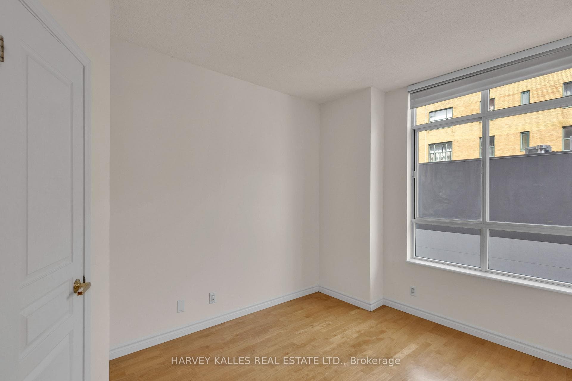 1 Deer Park Crescent Unit 303 photo 20