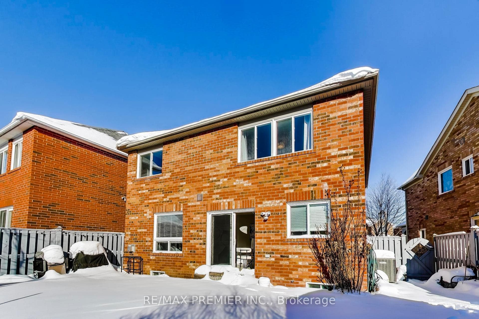135 Richard Coulson Crescent photo 45