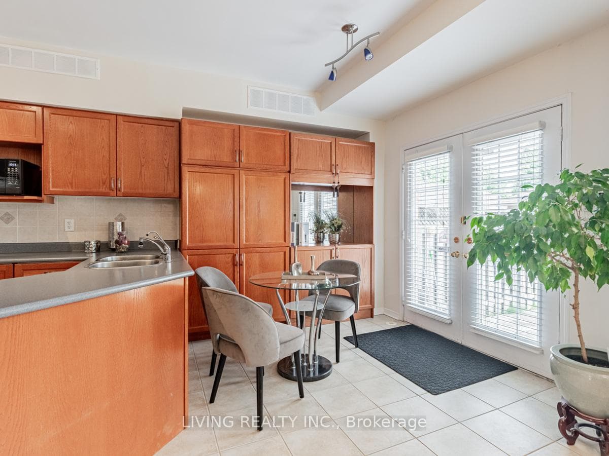 736 Bur Oak Avenue photo 4