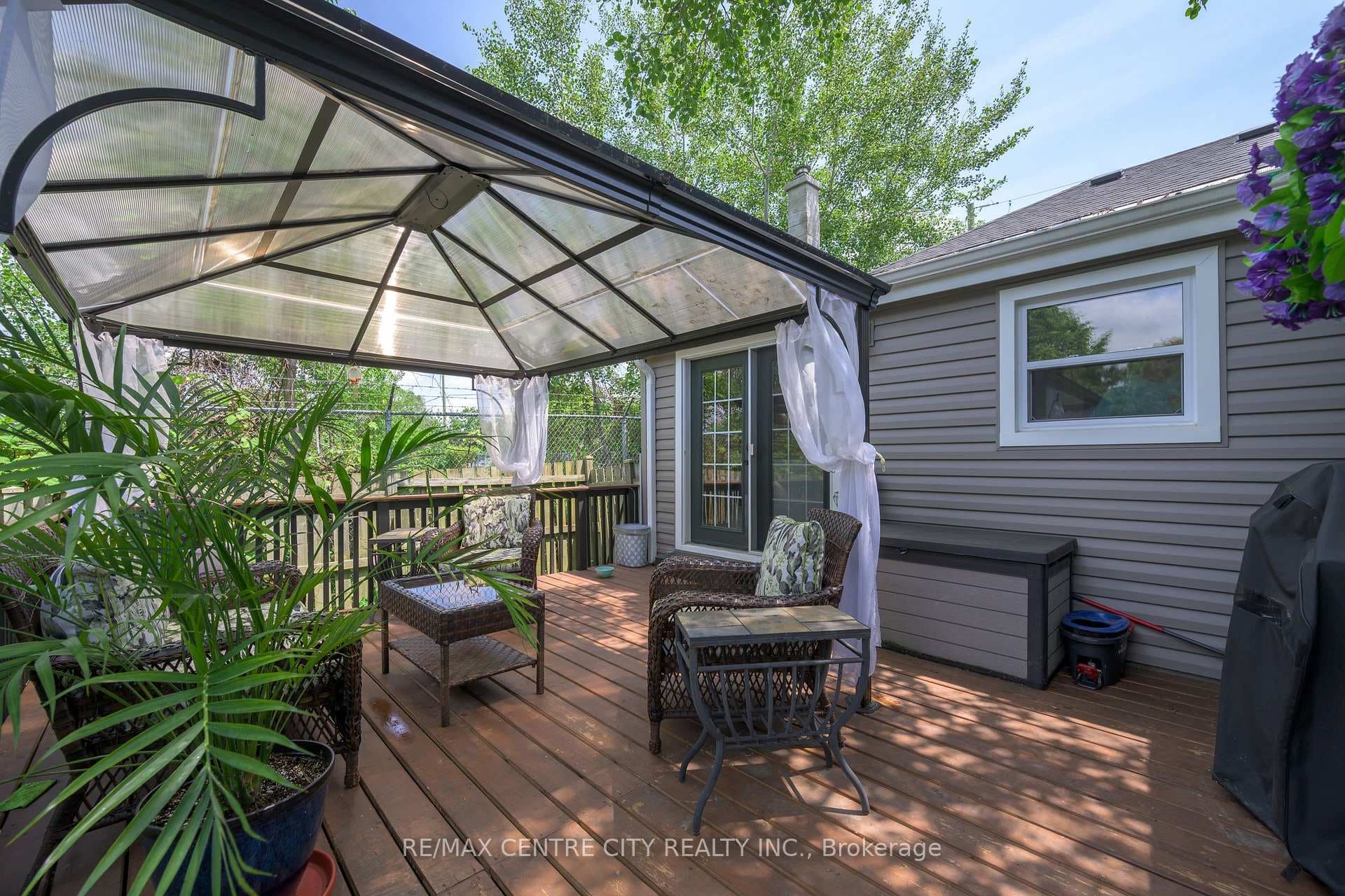 1650 Evangeline Street photo 37