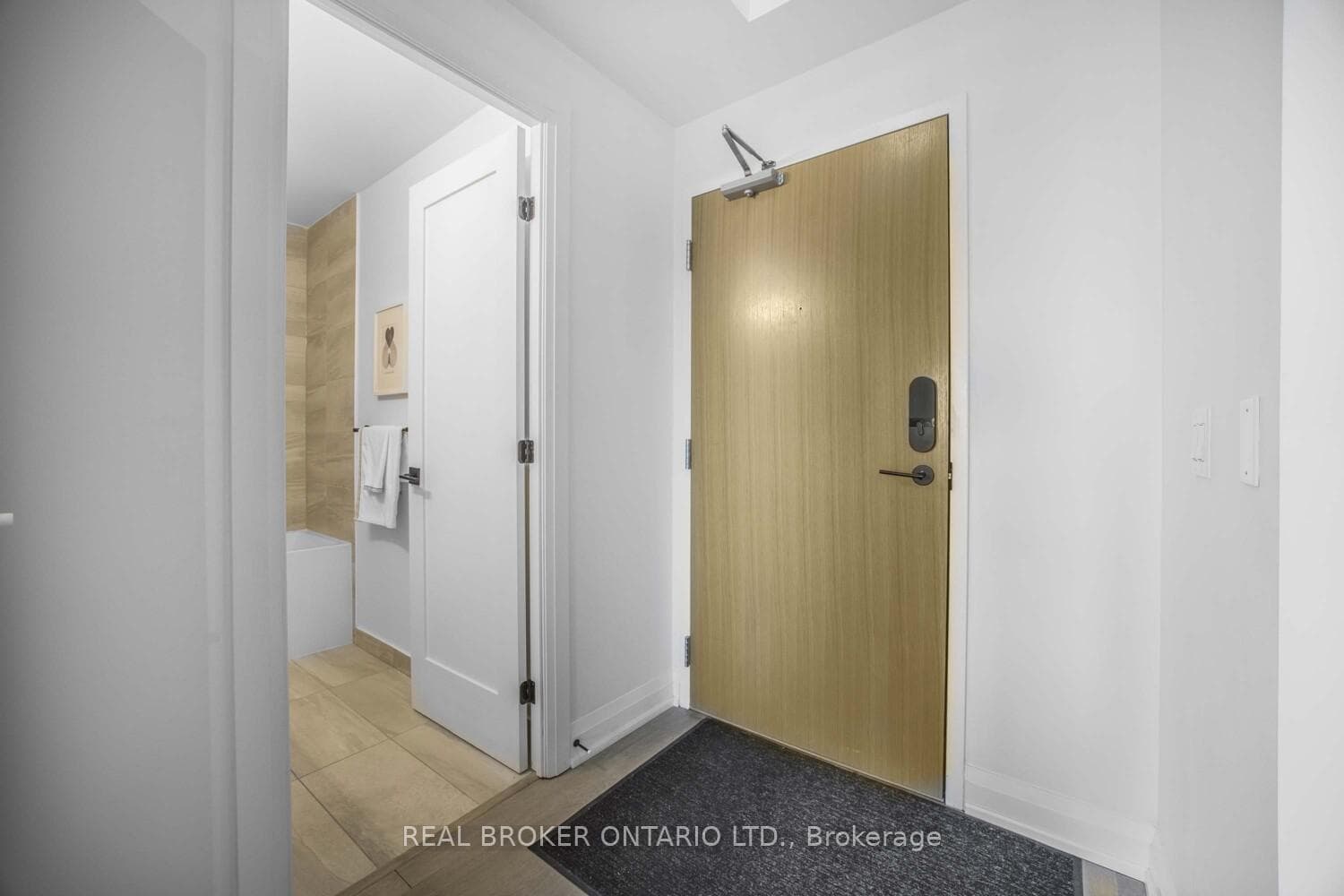 2369 Danforth Avenue Unit 210 photo 4