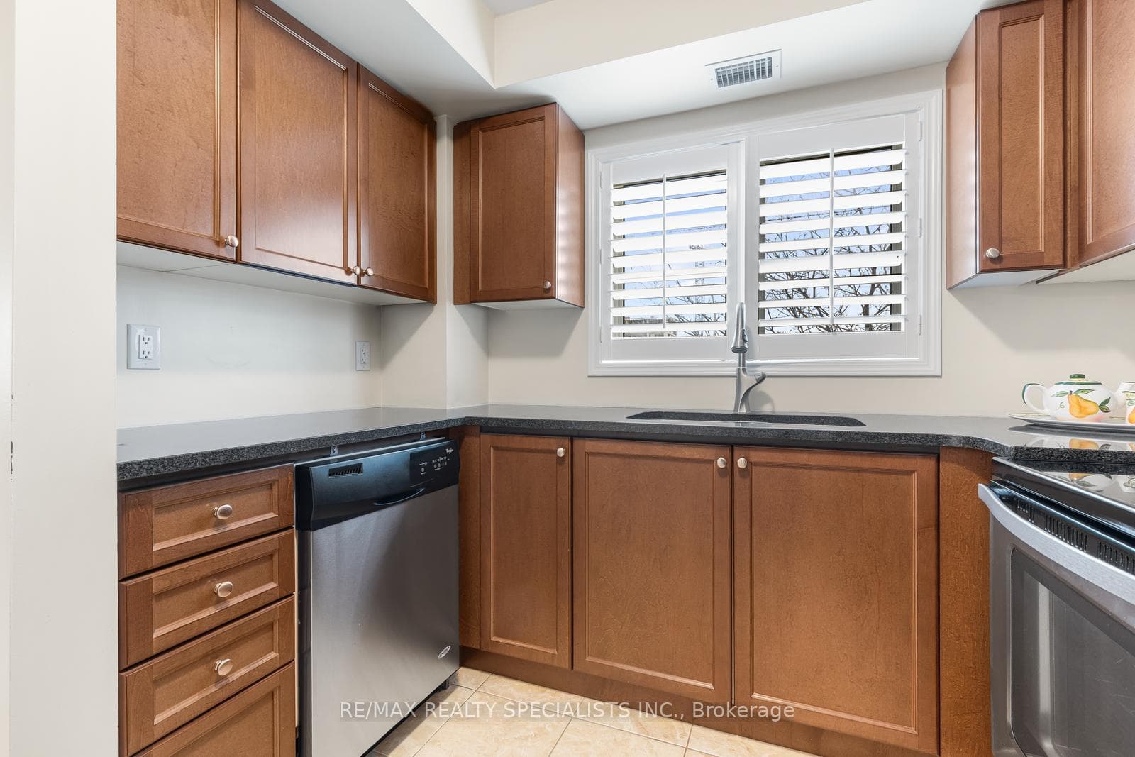 1045 Nadalin Heights Unit 209 photo 8