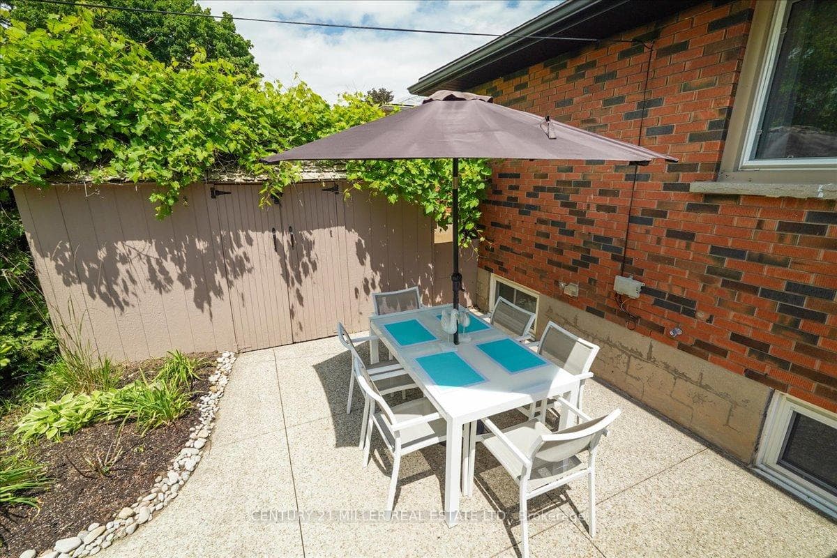 544 Maplehill Drive photo 36