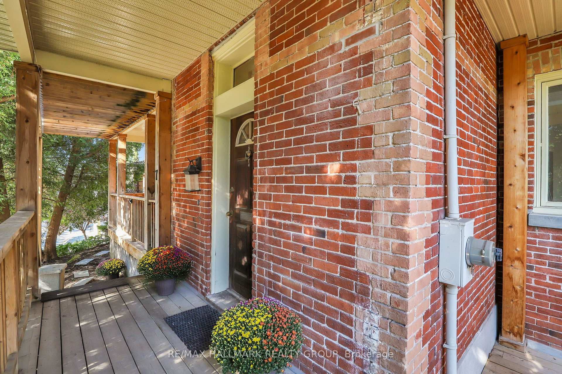 7 CLAREY Avenue photo 4