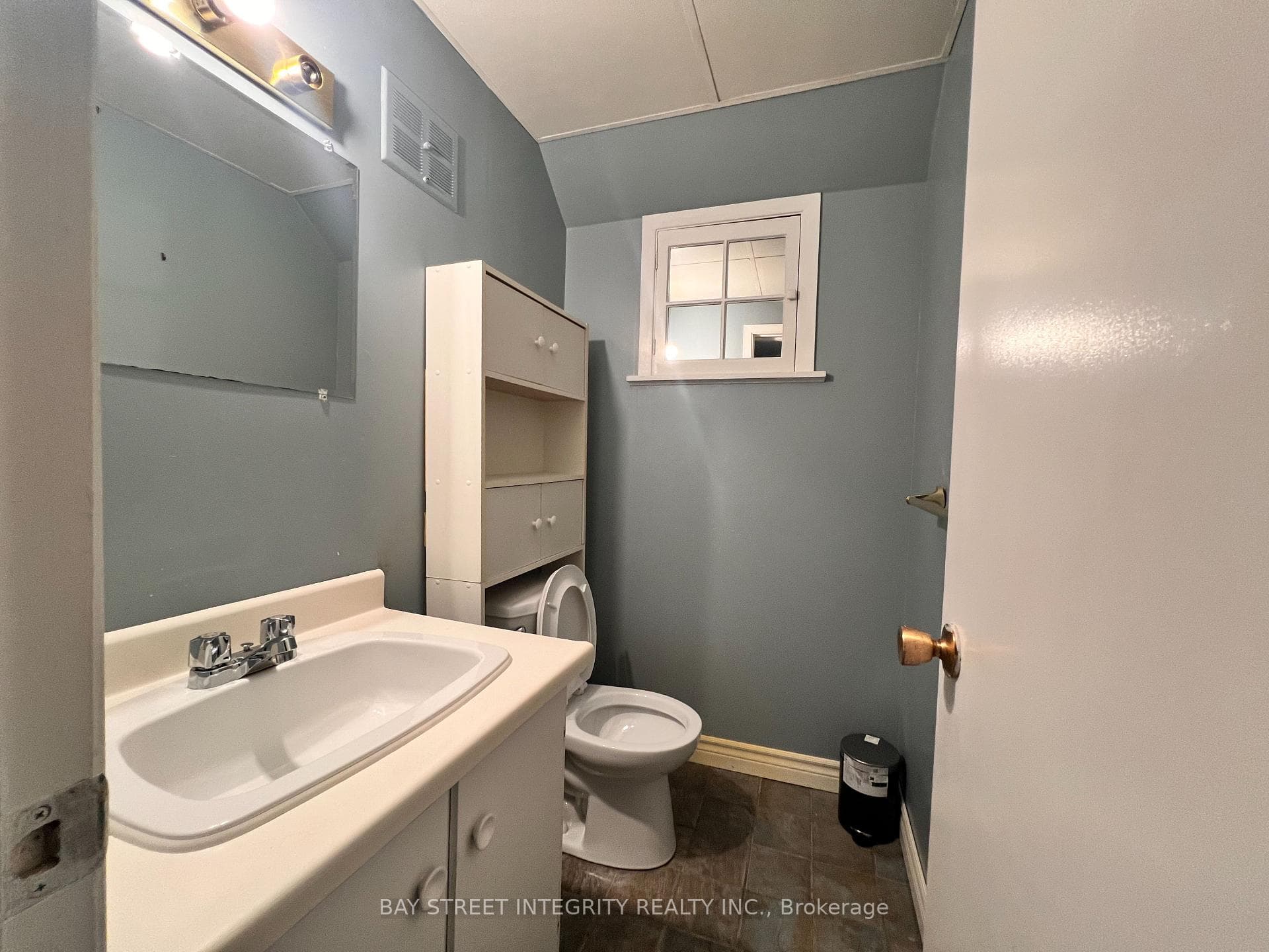 24 Hagerman Boulevard photo 15