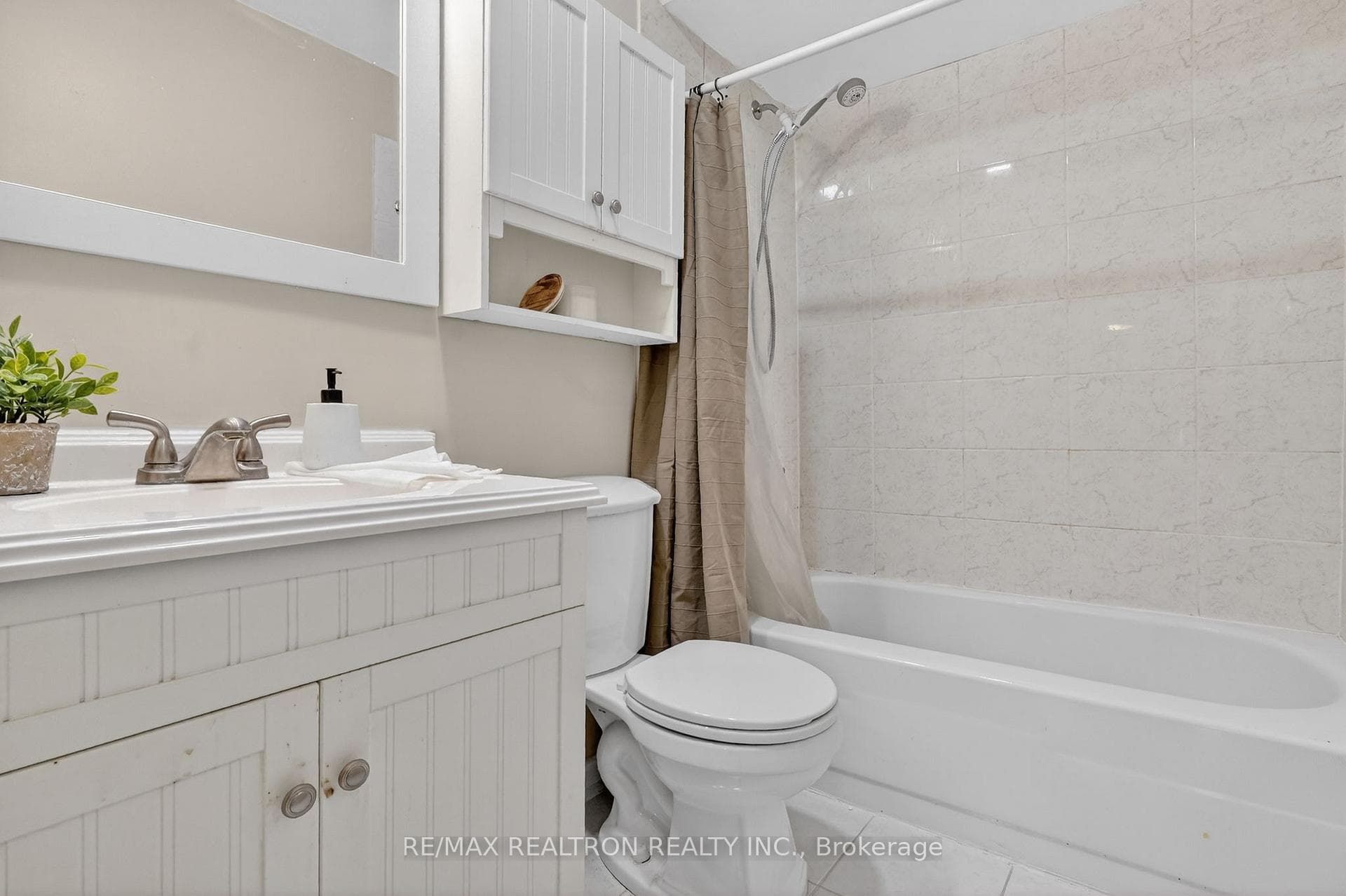 1787 Listowell Crescent photo 27