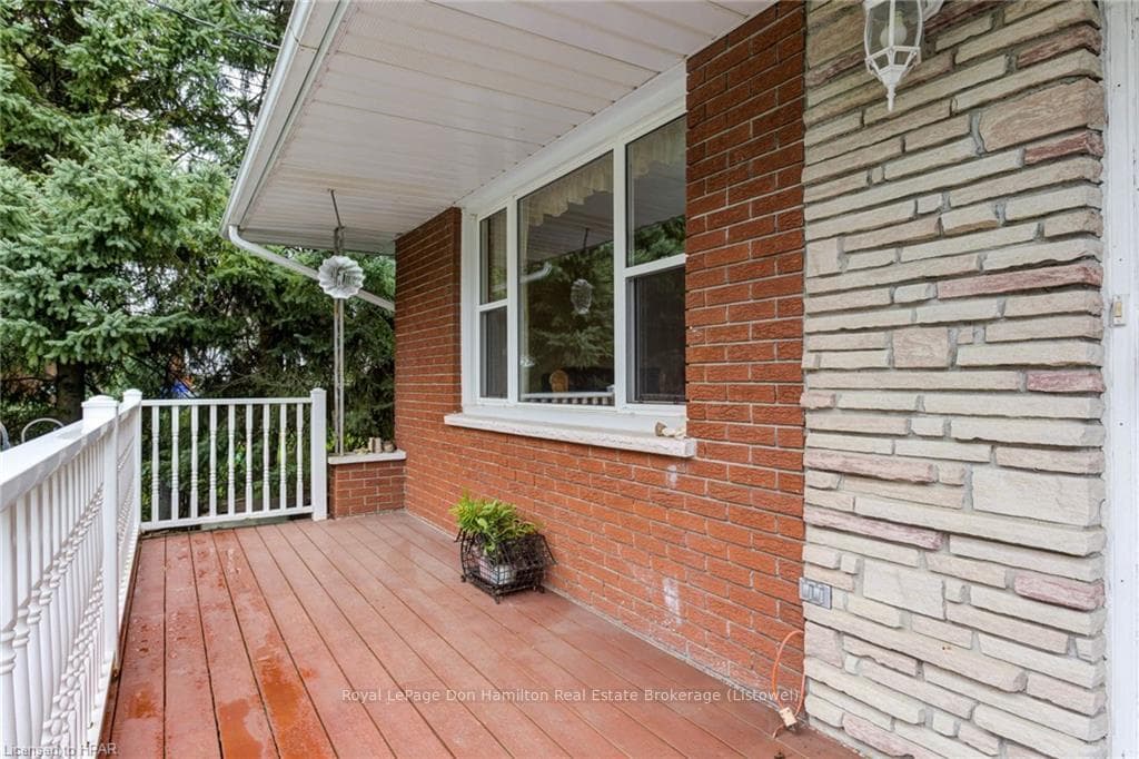 205 QUEEN Street photo 6