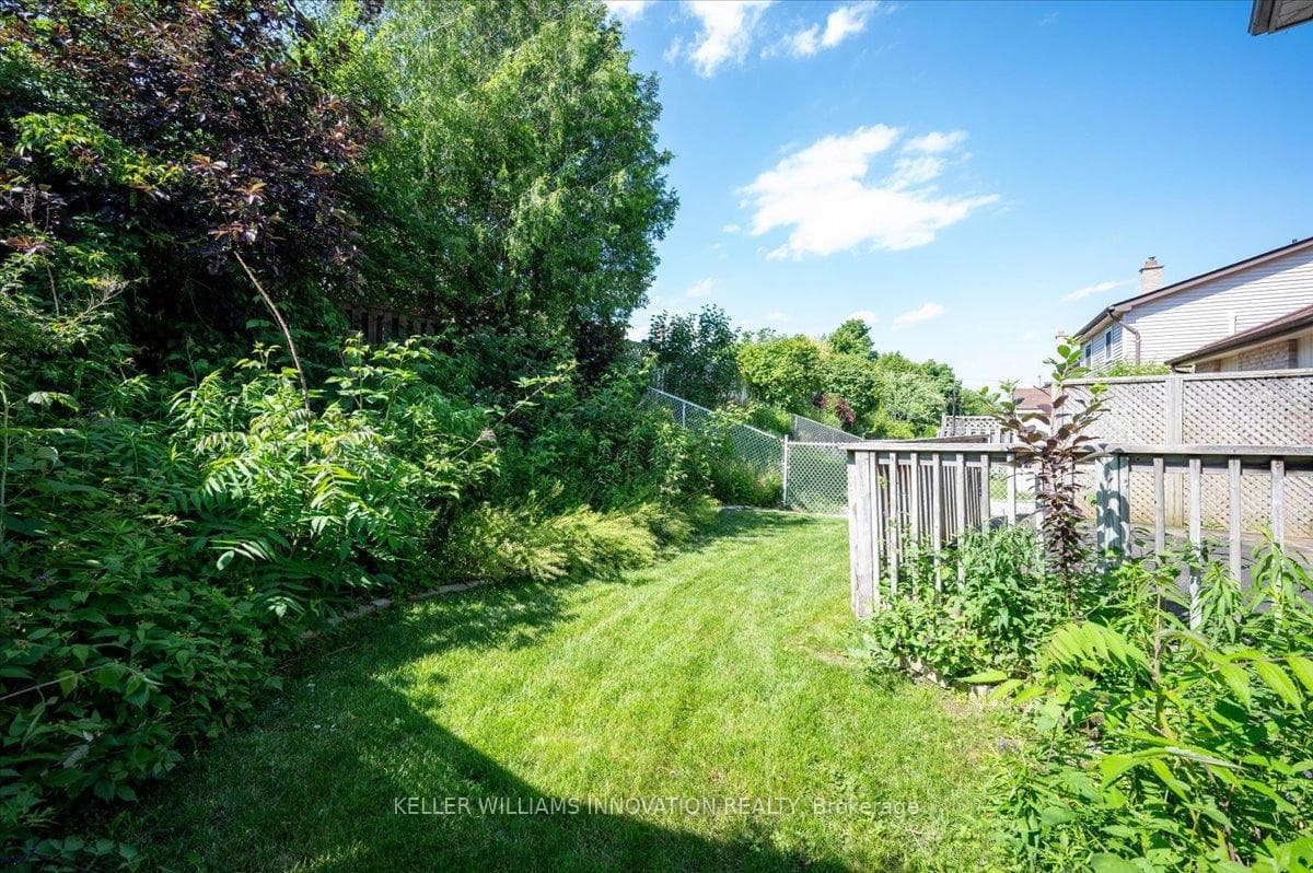 555 Drummerhill Crescent photo 30