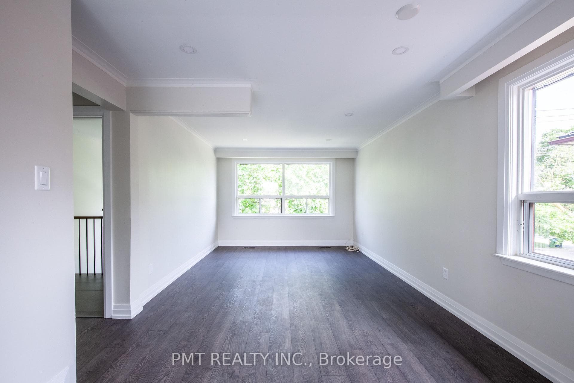 34 Robindale Avenue Unit Upper photo 3