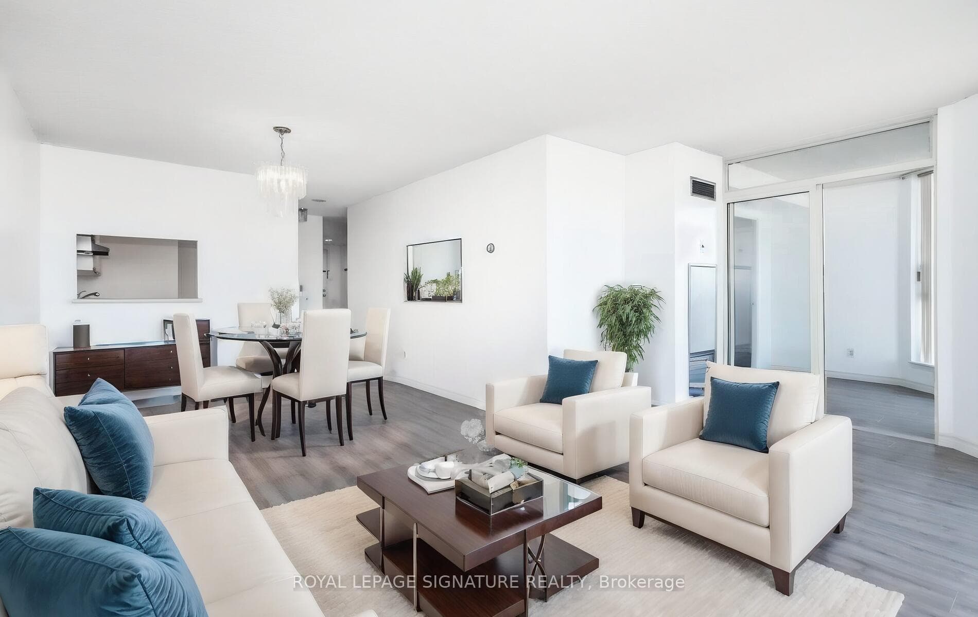 2460 Eglinton Avenue Unit 503 photo 3