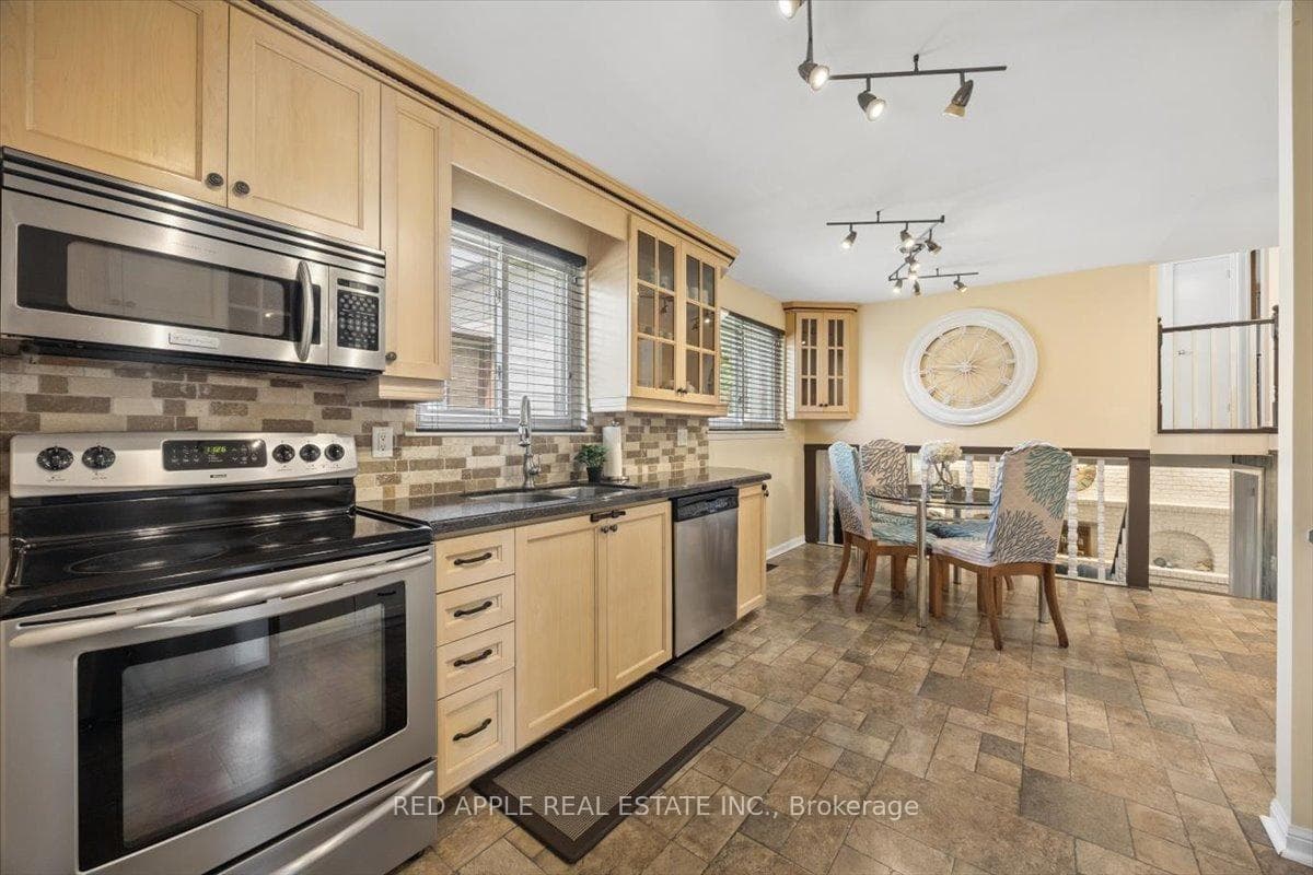 159 Britannia Avenue photo 13