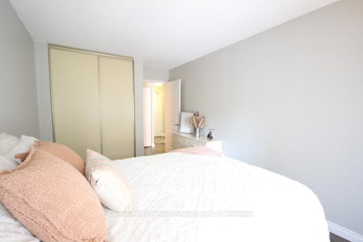 712 Rossland Road Unit 114 photo 14