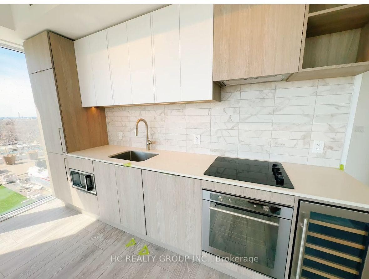 2020 Bathurst Street Unit 1105 photo 9