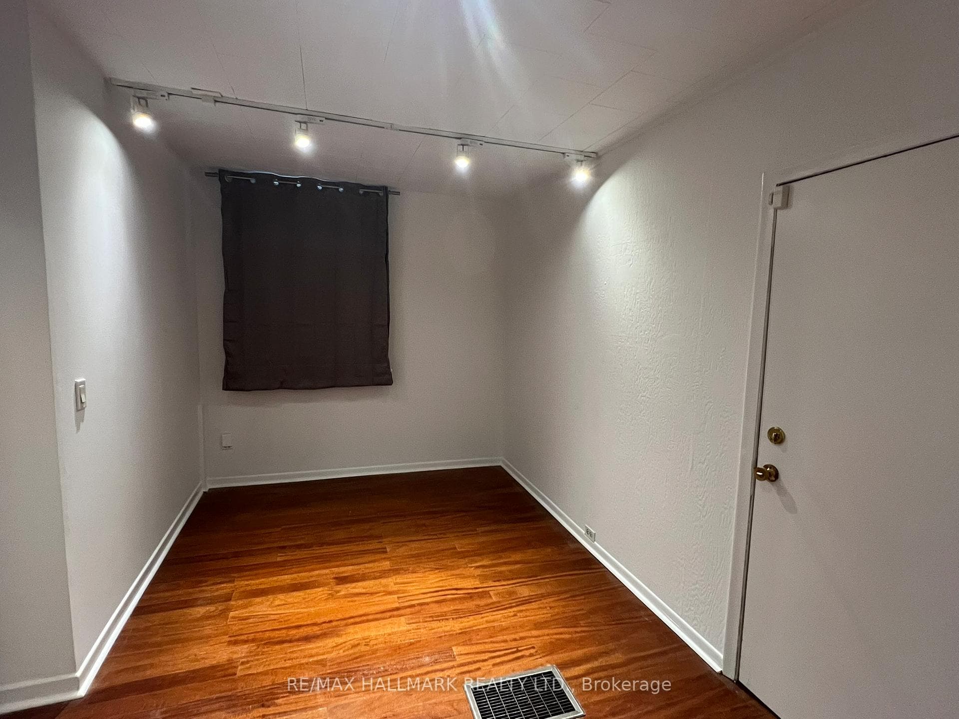 Large Bedroom with Laminate Flrs, Window