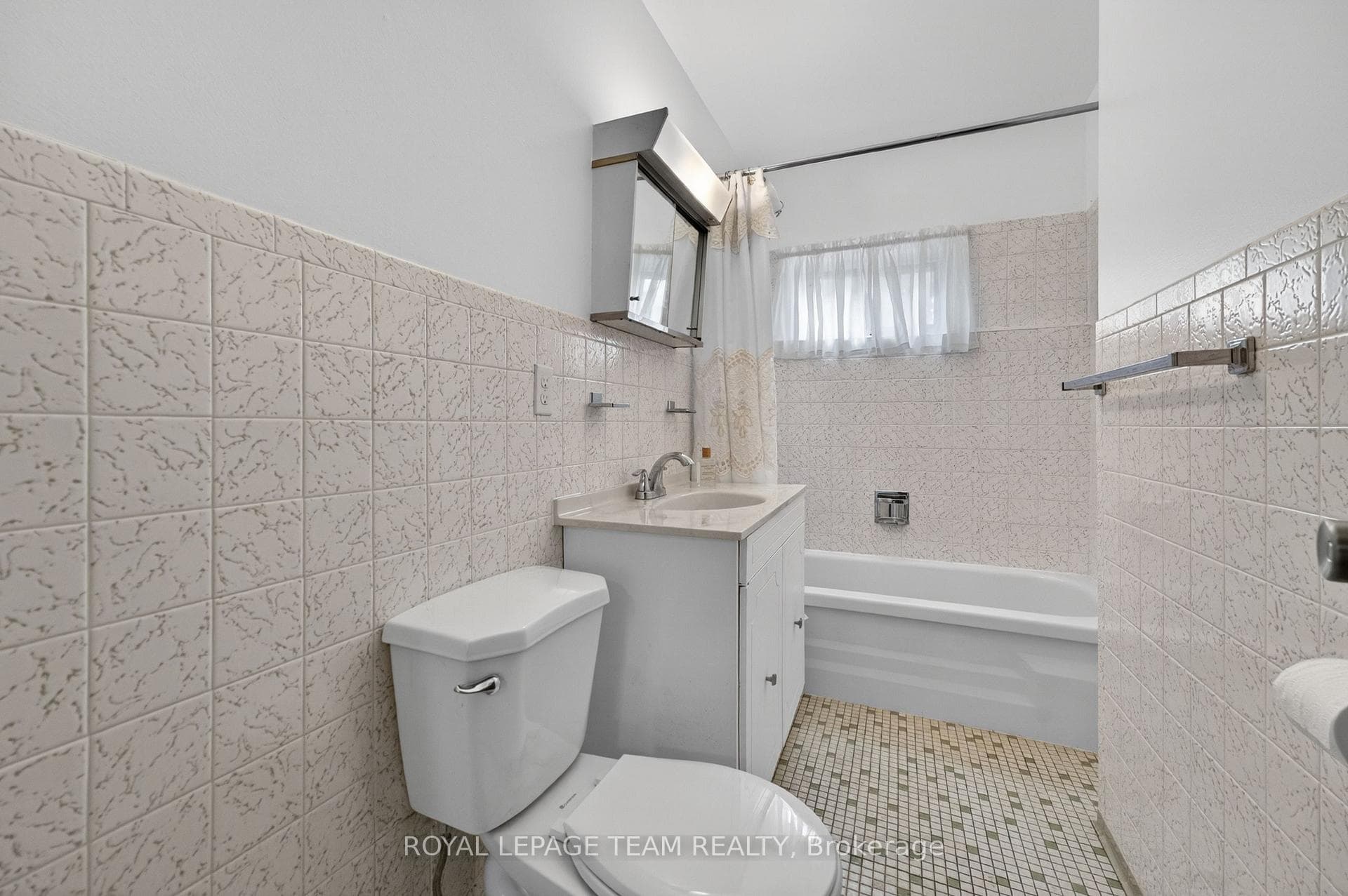 274 Breezehill Avenue photo 25