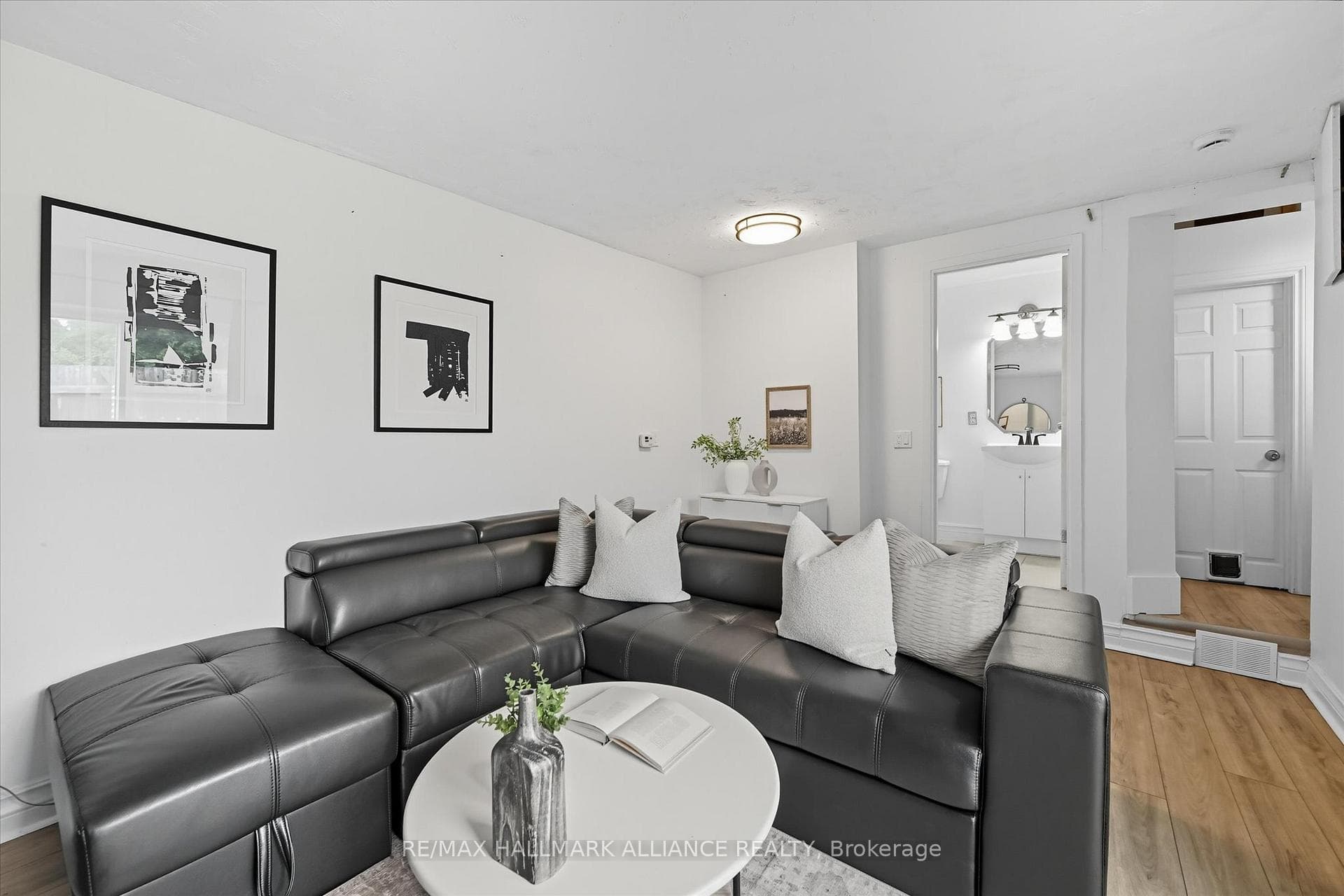 4652 Sixth Avenue photo 30