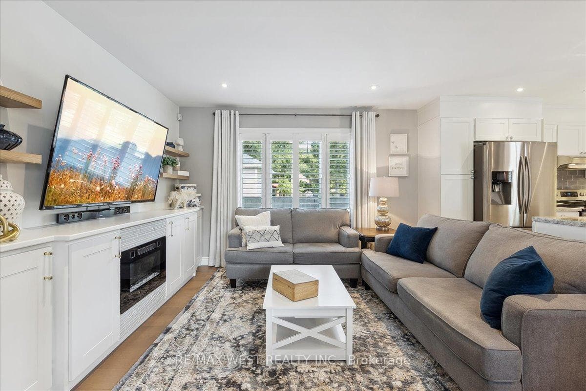 12 Parkwood Drive photo 2