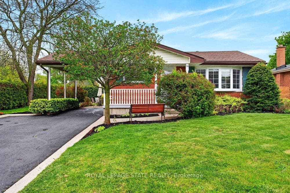 93 Varadi Avenue photo 4