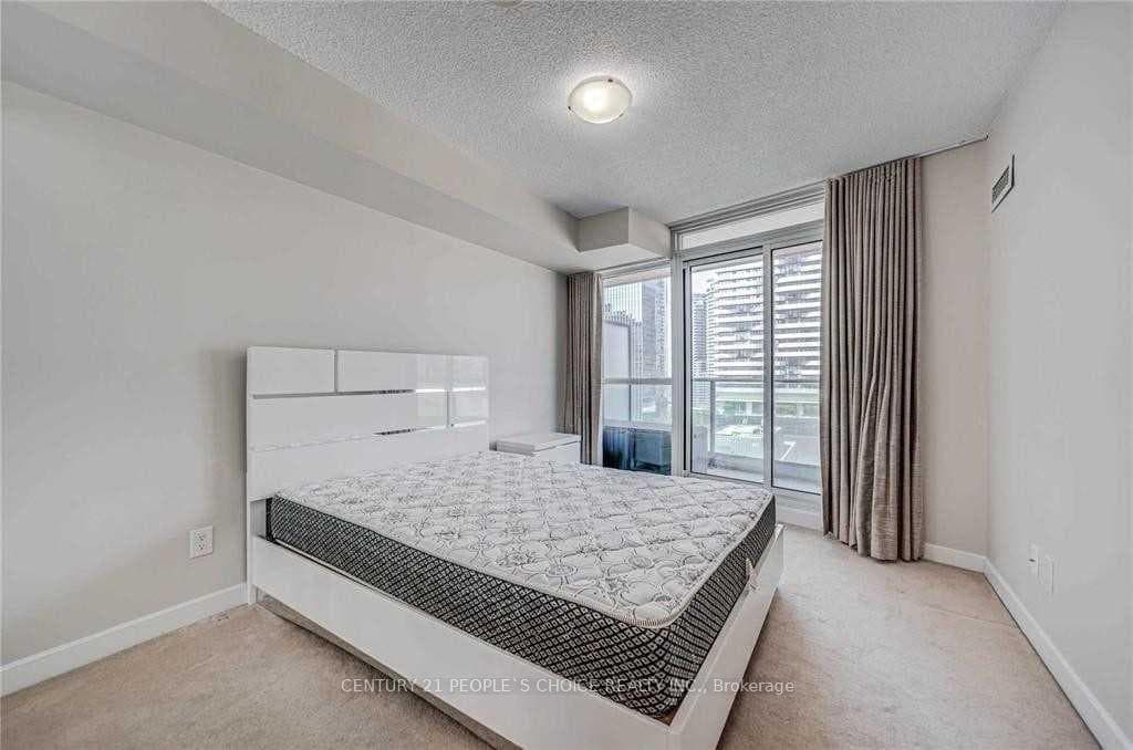 33 Bay Street Unit 1403 photo 11