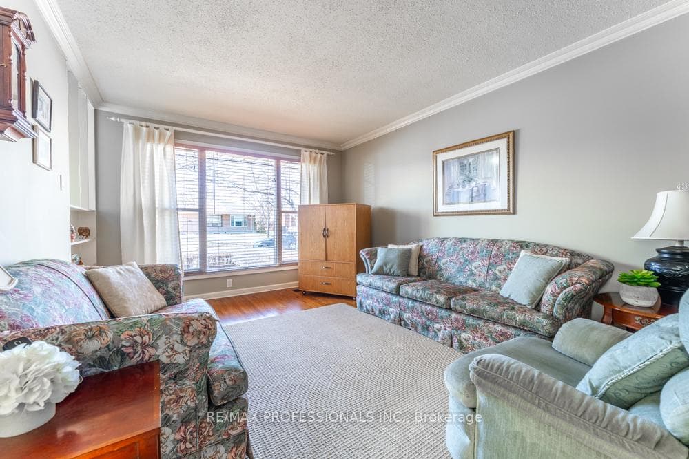 2416 Padstow Crescent photo 9