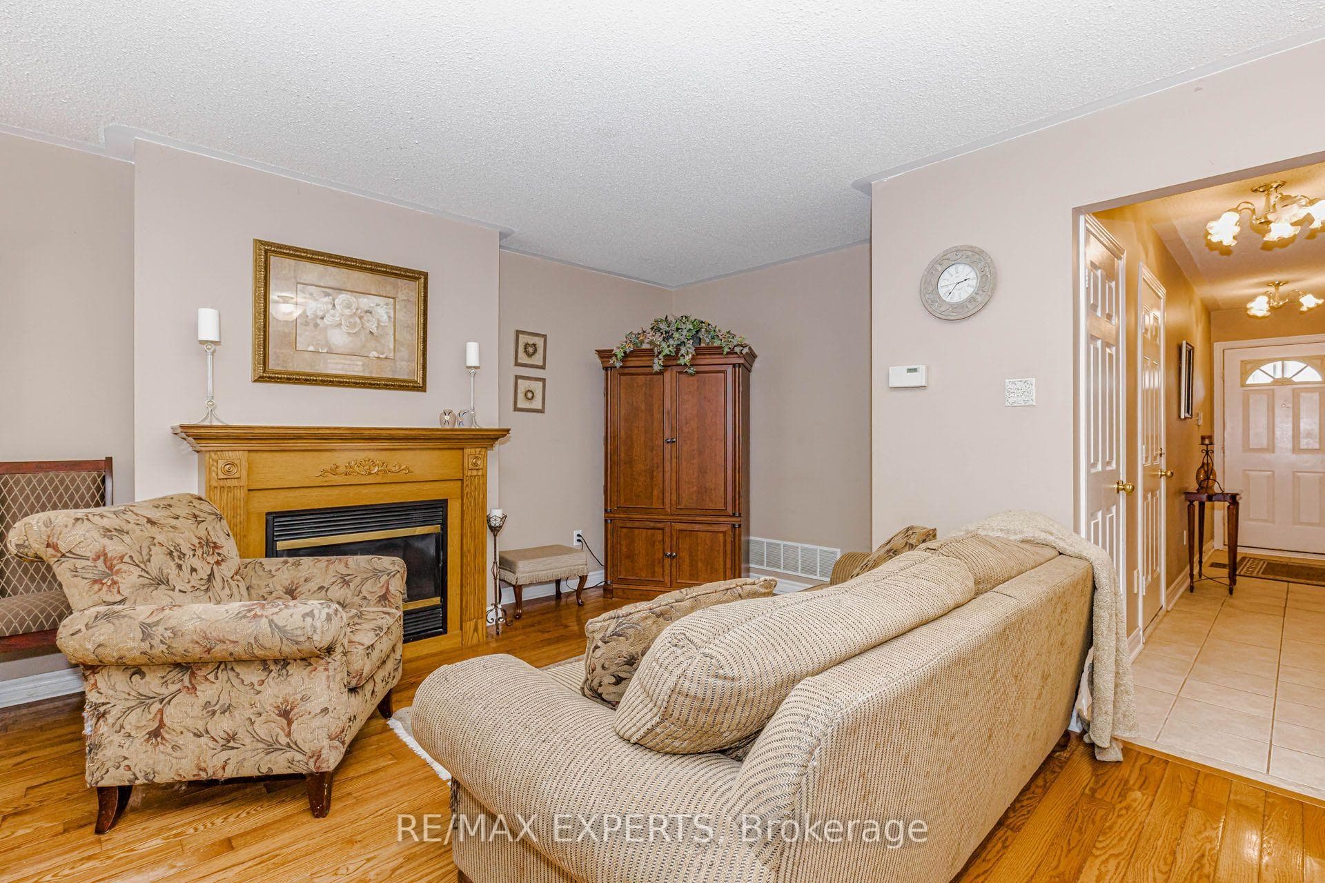 225 Kelso Crescent photo 7