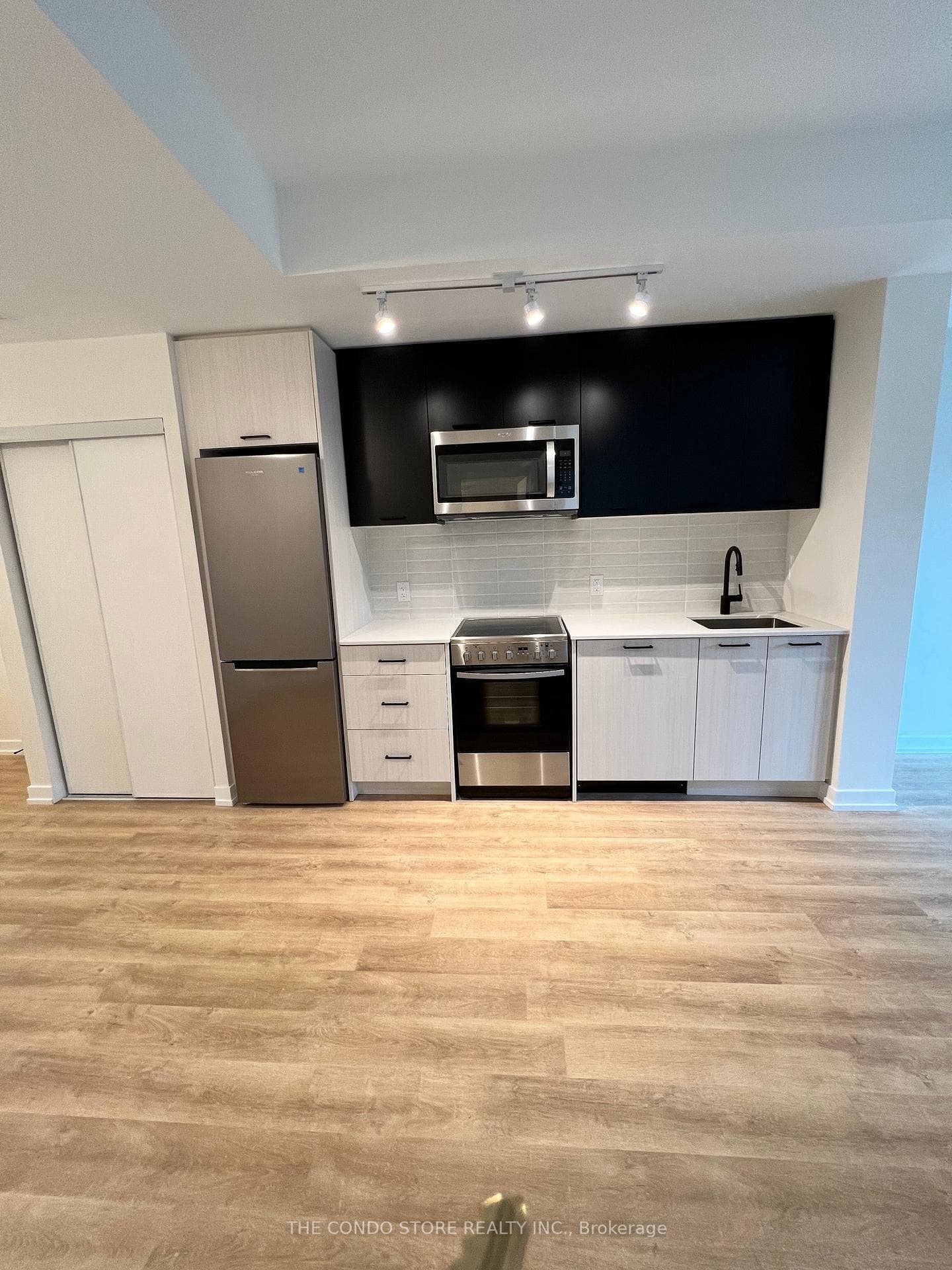 2300 St.Clair Avenue Unit 510 photo 3