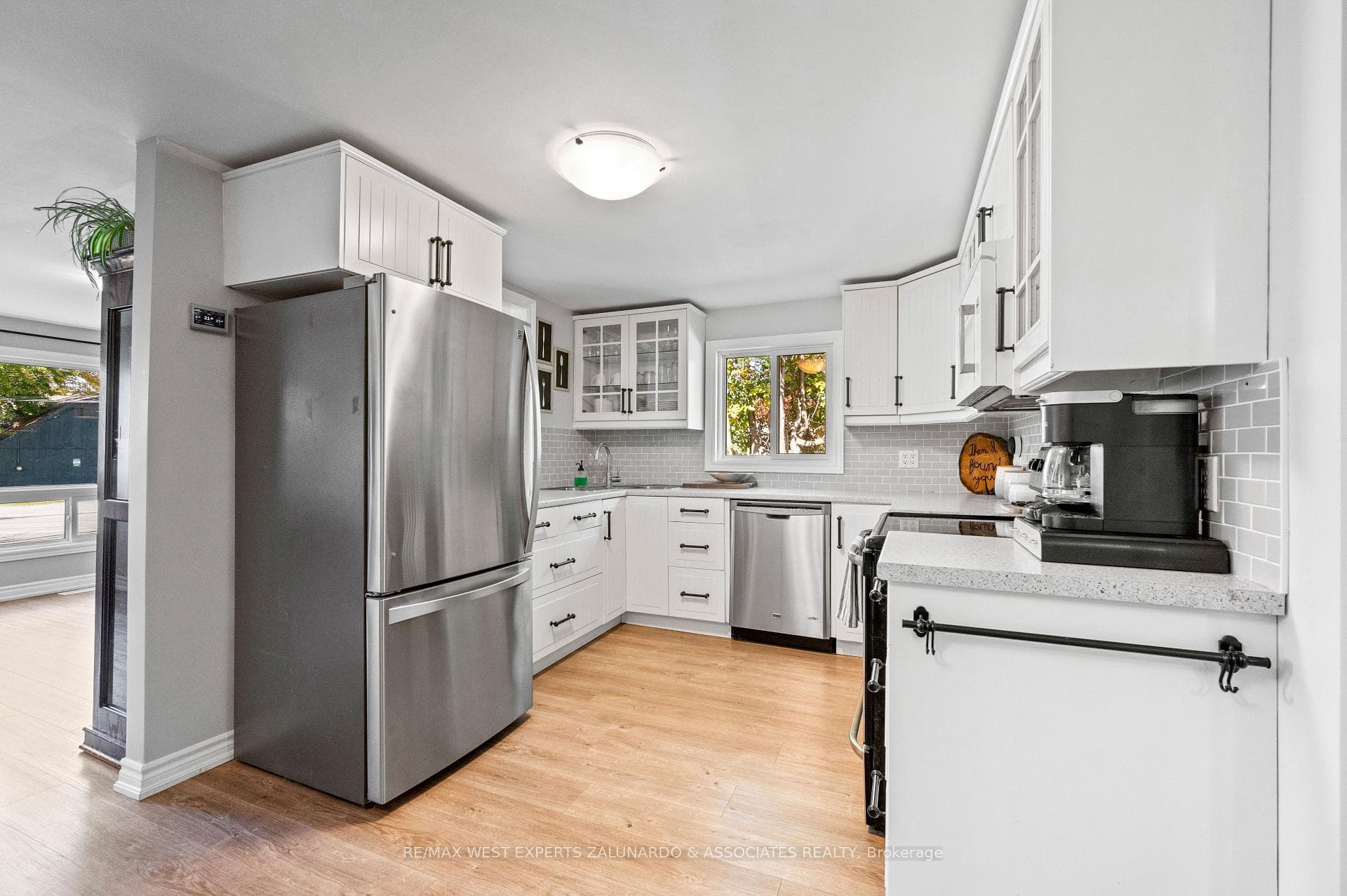 537 Lake Drive photo 8