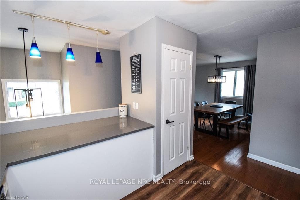 214 YORK Street photo 16