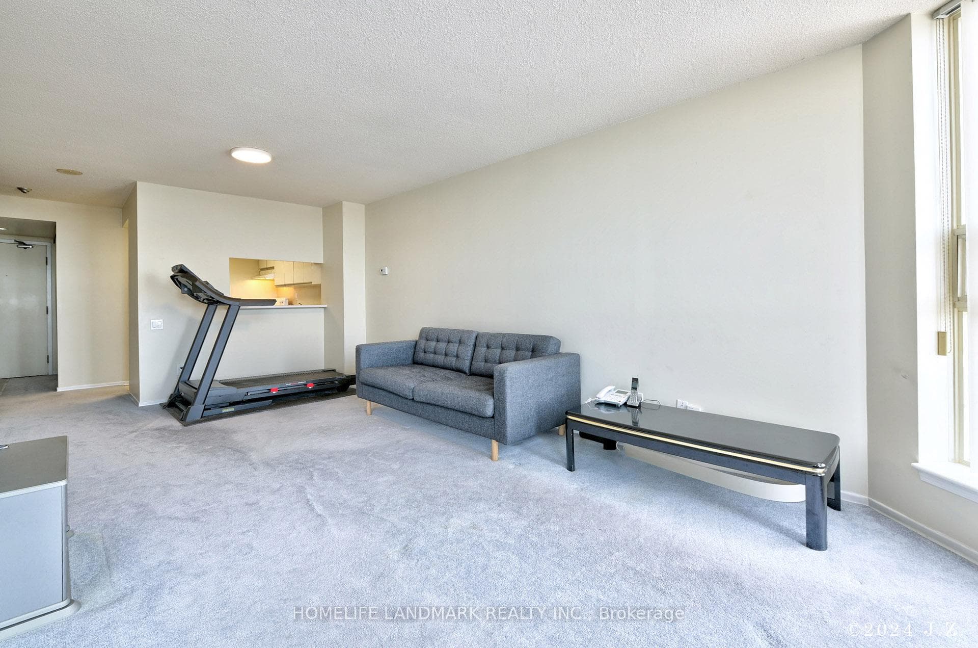 2466 Eglinton Avenue Unit 1607 photo 6