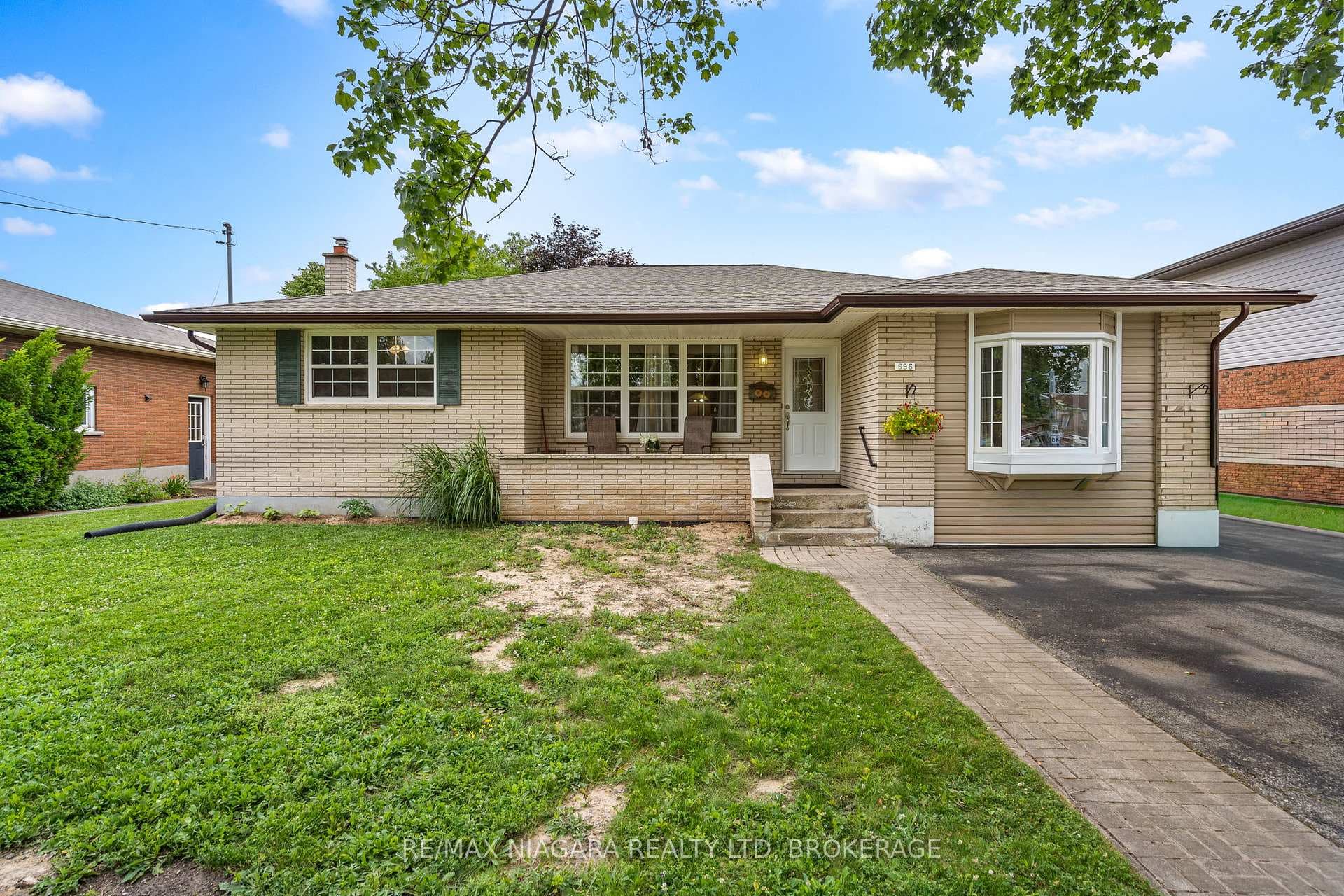 696 Clare Avenue photo 2