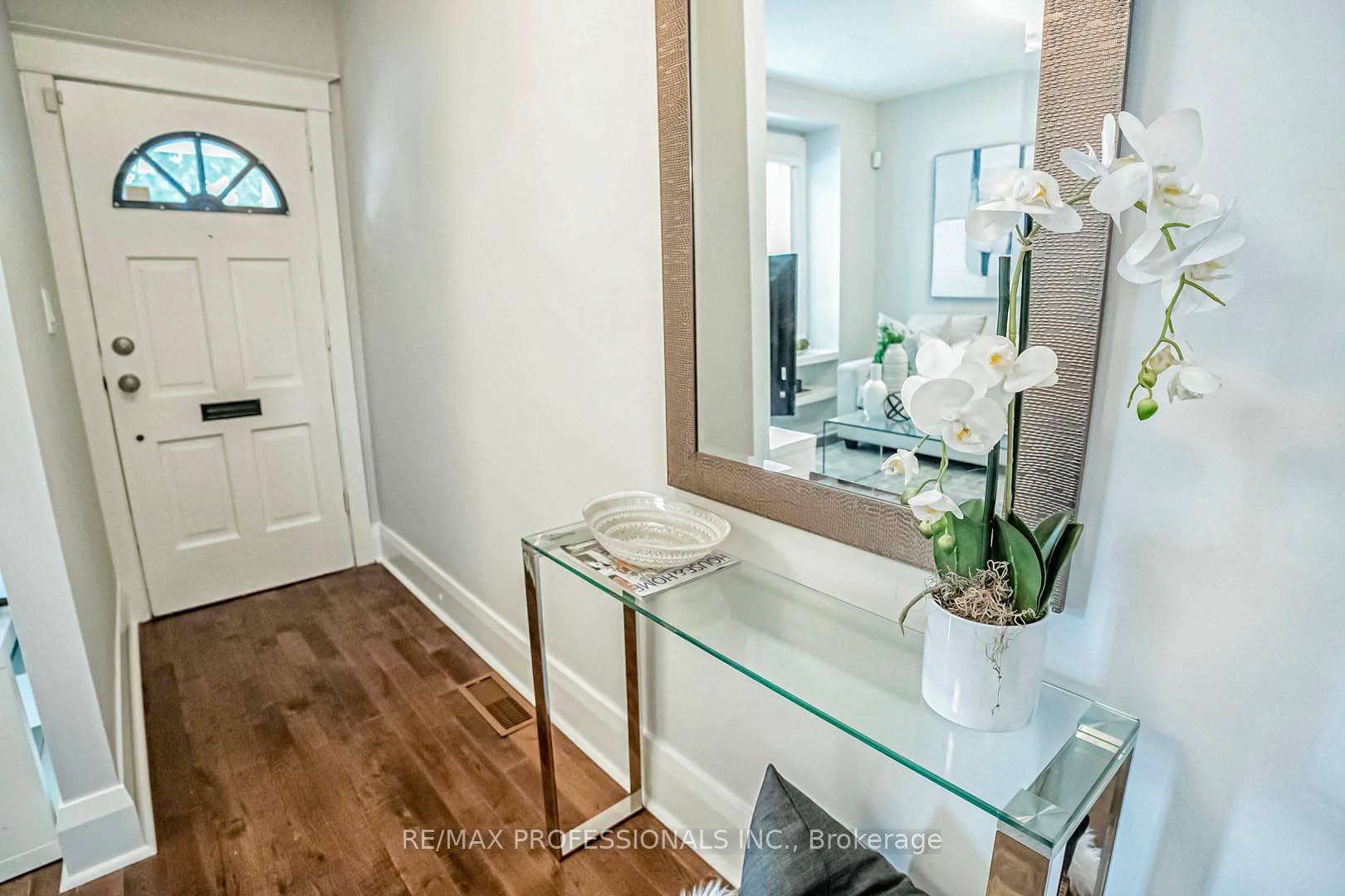 127 Bastedo Avenue photo 5