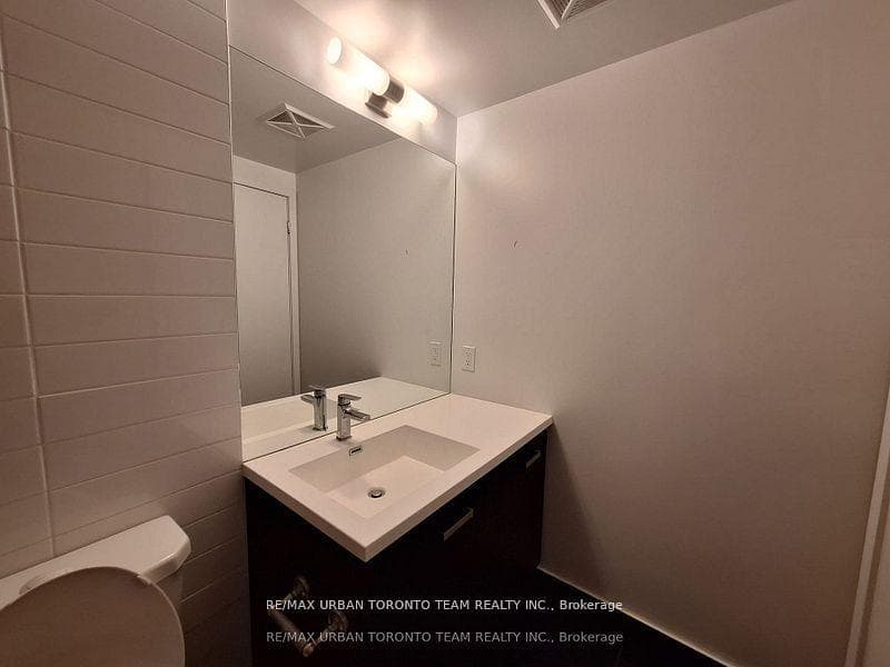 125 Redpath Avenue Unit 915 photo 9