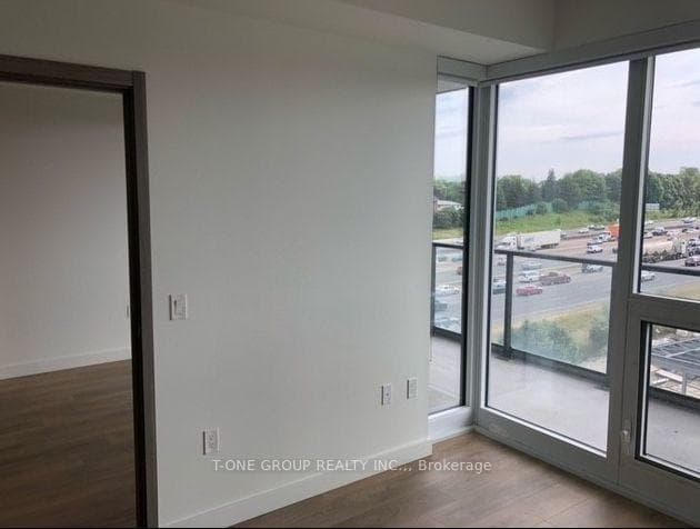 85 McMahon Drive Unit 808 photo 5