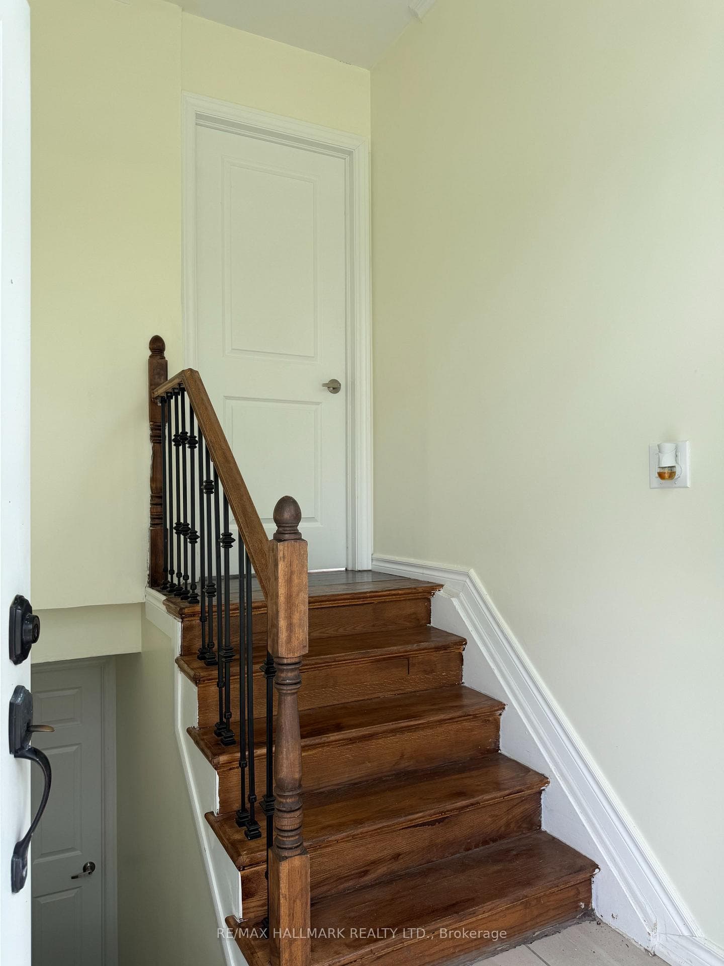 41 Aurora Heights Drive photo 1