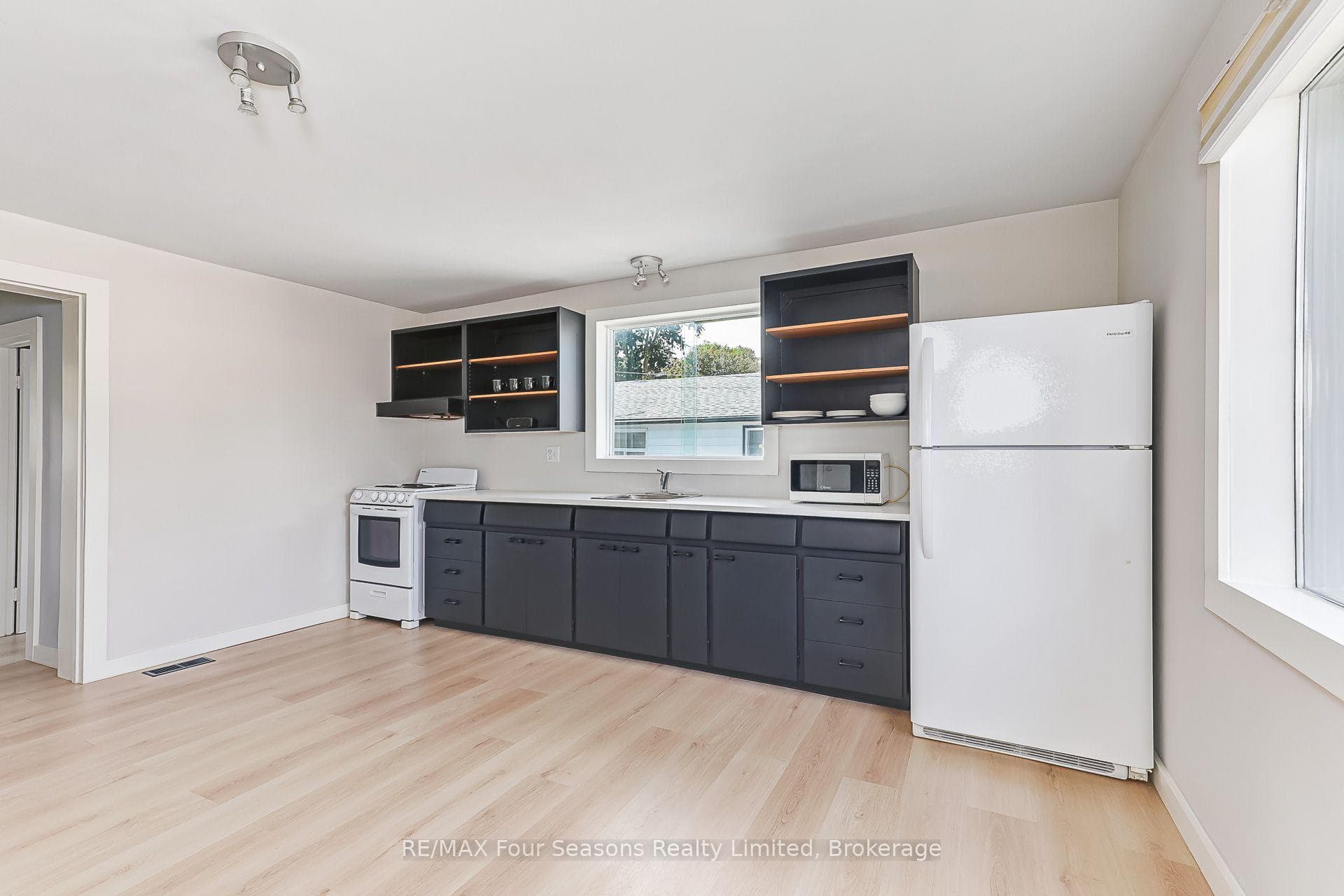 231 Superior Street photo 17