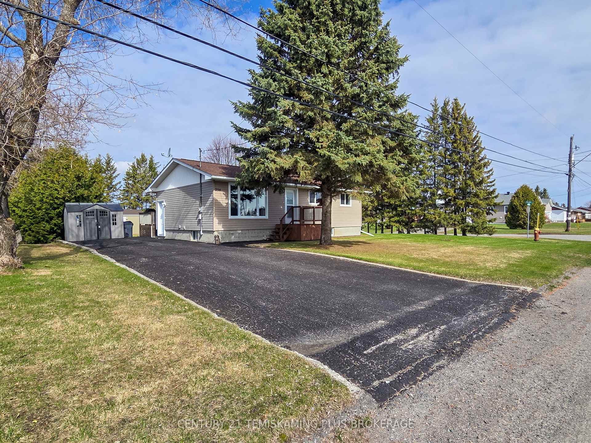 254 Laurette Street photo 1