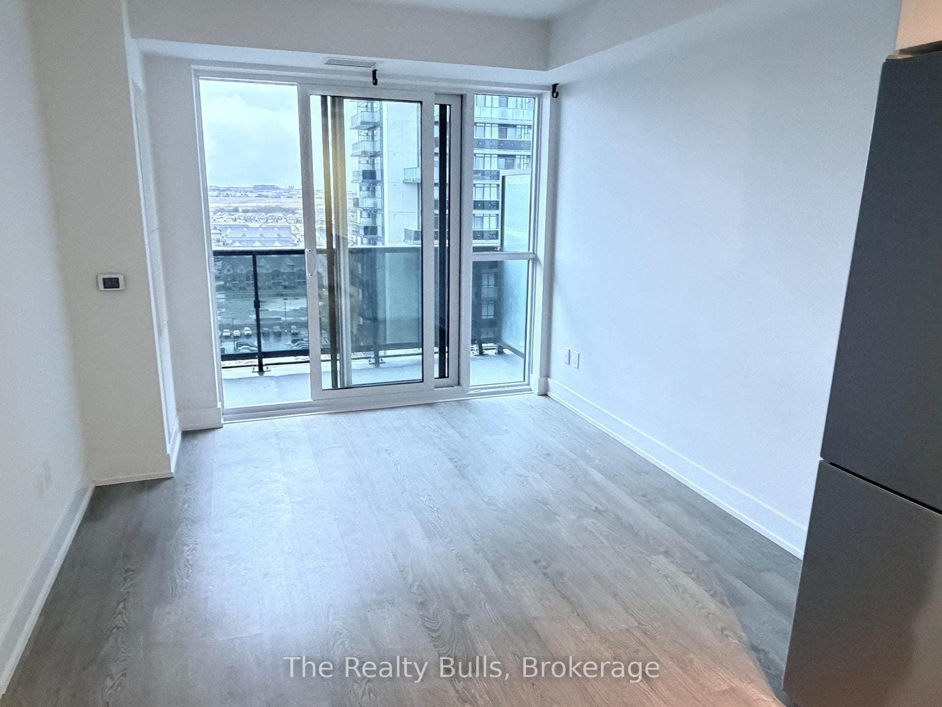2550 Simcoe Street Unit 1412 photo 8