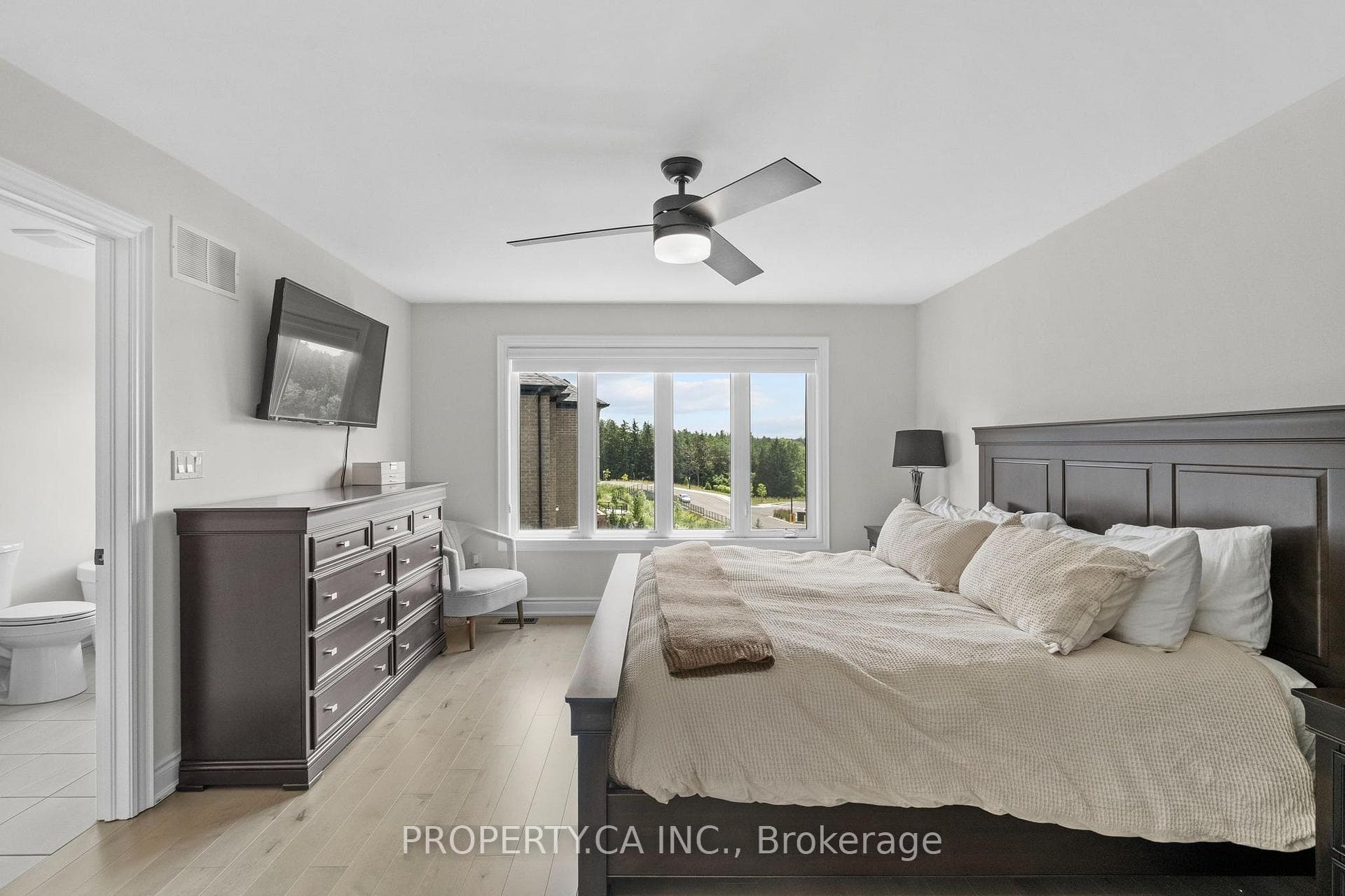 556 New England Court photo 22