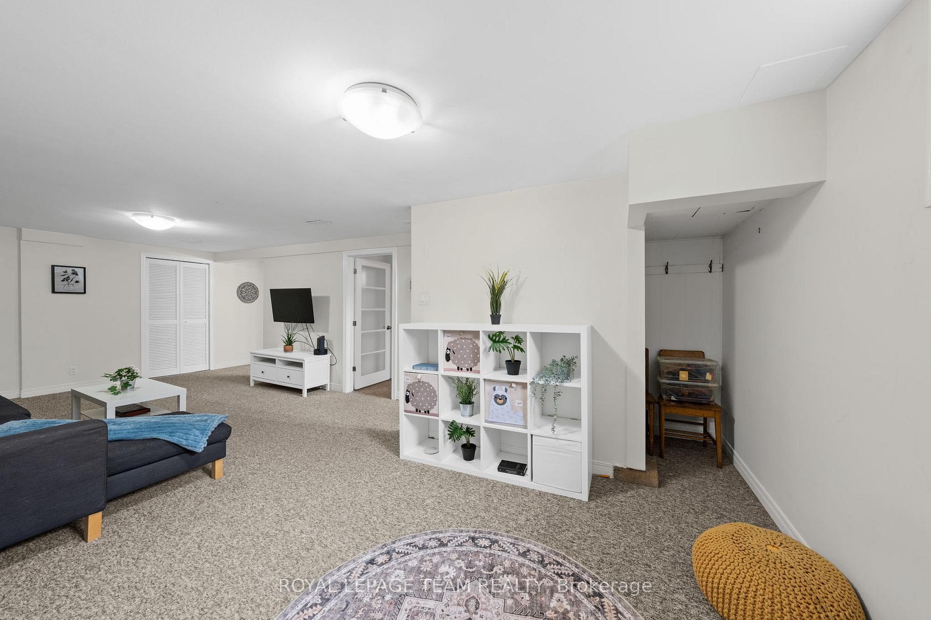 1266 Randall Avenue photo 37