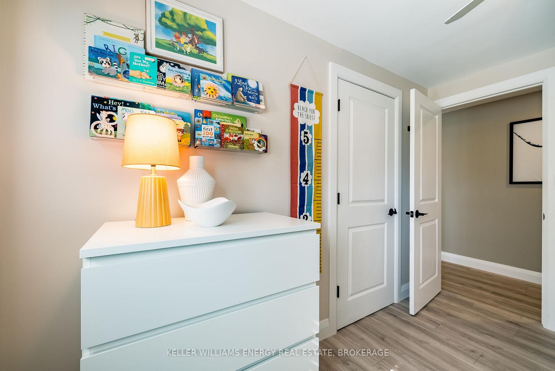 565 Carlisle Street photo 24