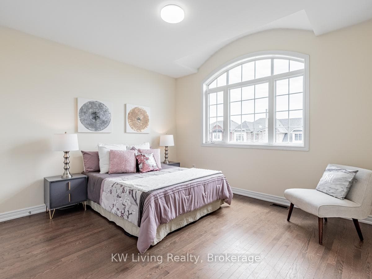 127 Copeland Crescent photo 32