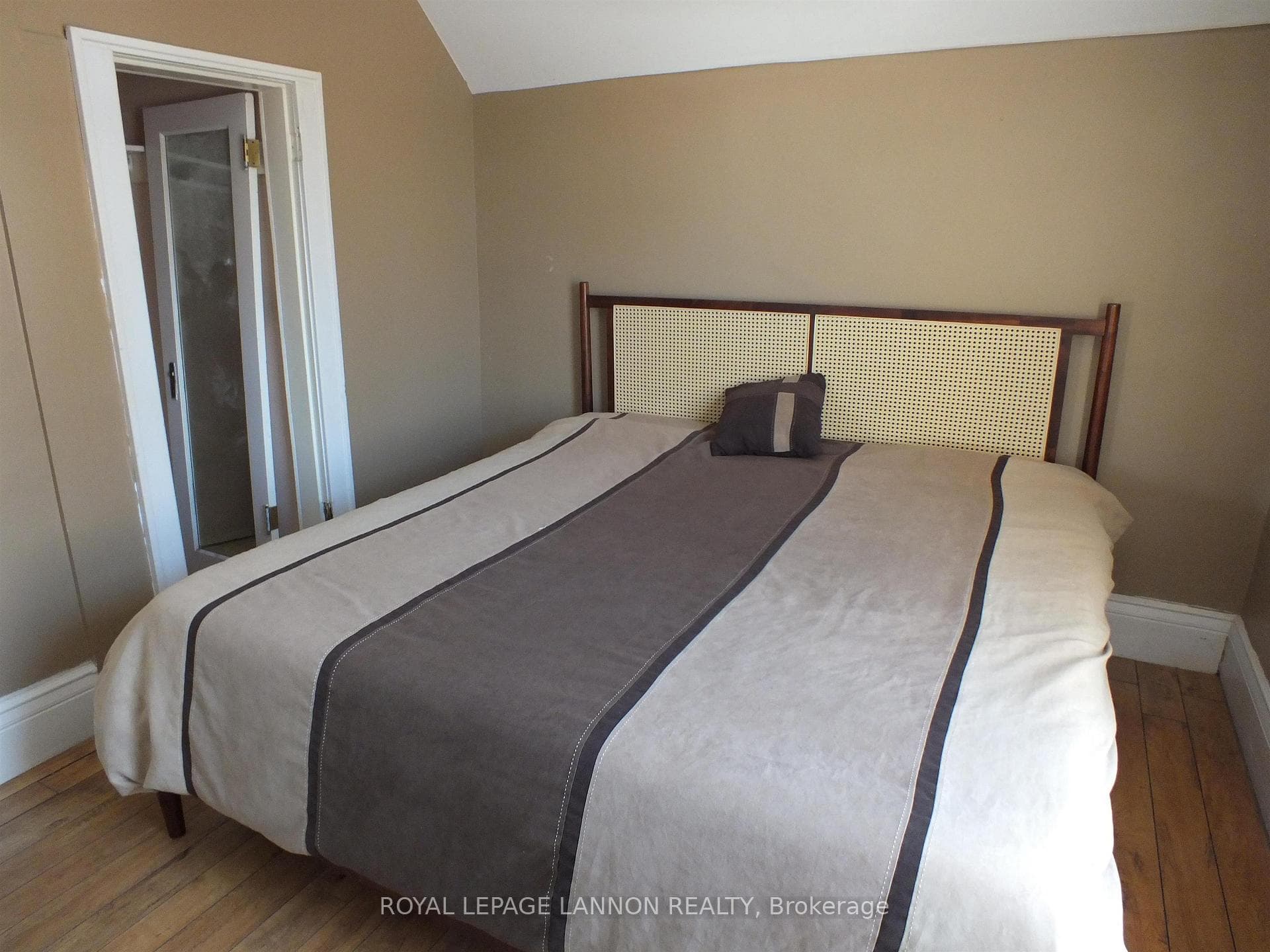 611 Vickers Street photo 17