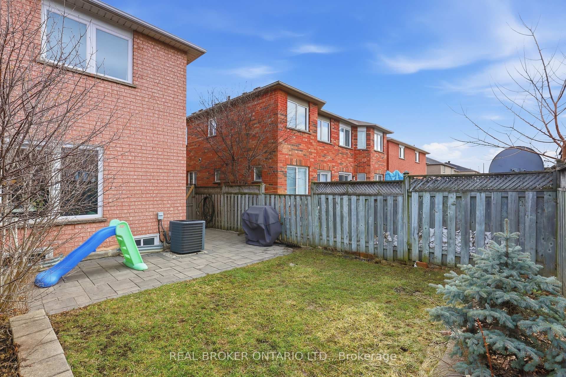 580 Summer Park Crescent photo 28