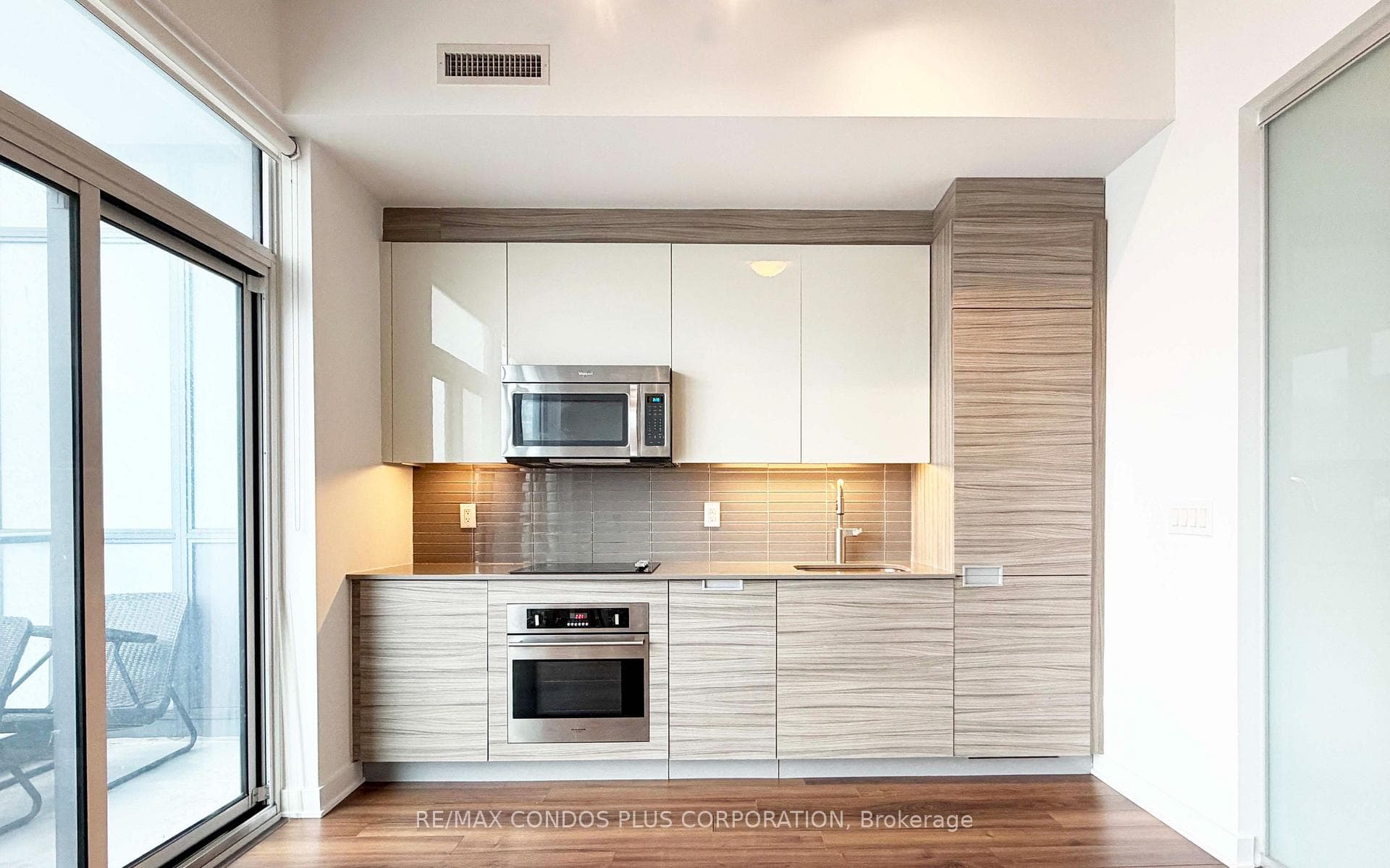 210 Simcoe Street Unit 2410 photo 5