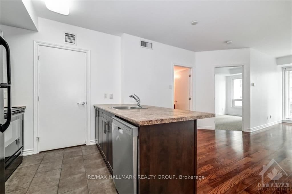 234 RIDEAU Street Unit 1105 photo 17