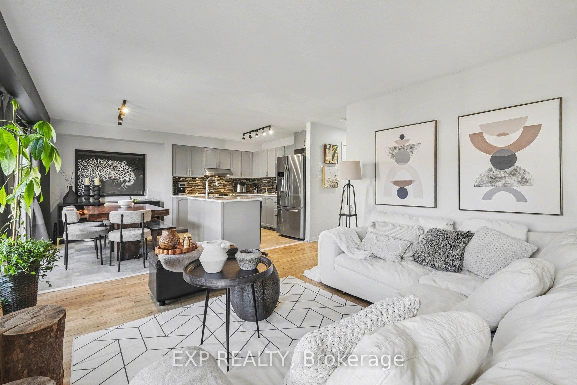 281 Sorento Street photo 5