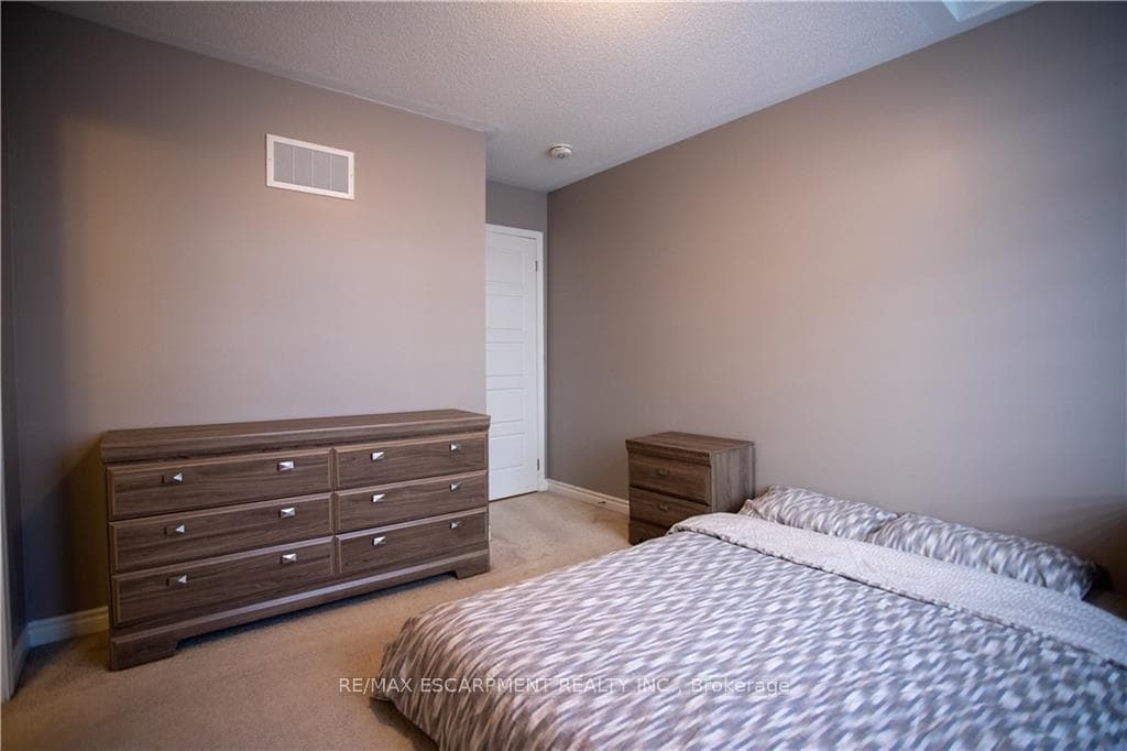 560 Allport Gate photo 28