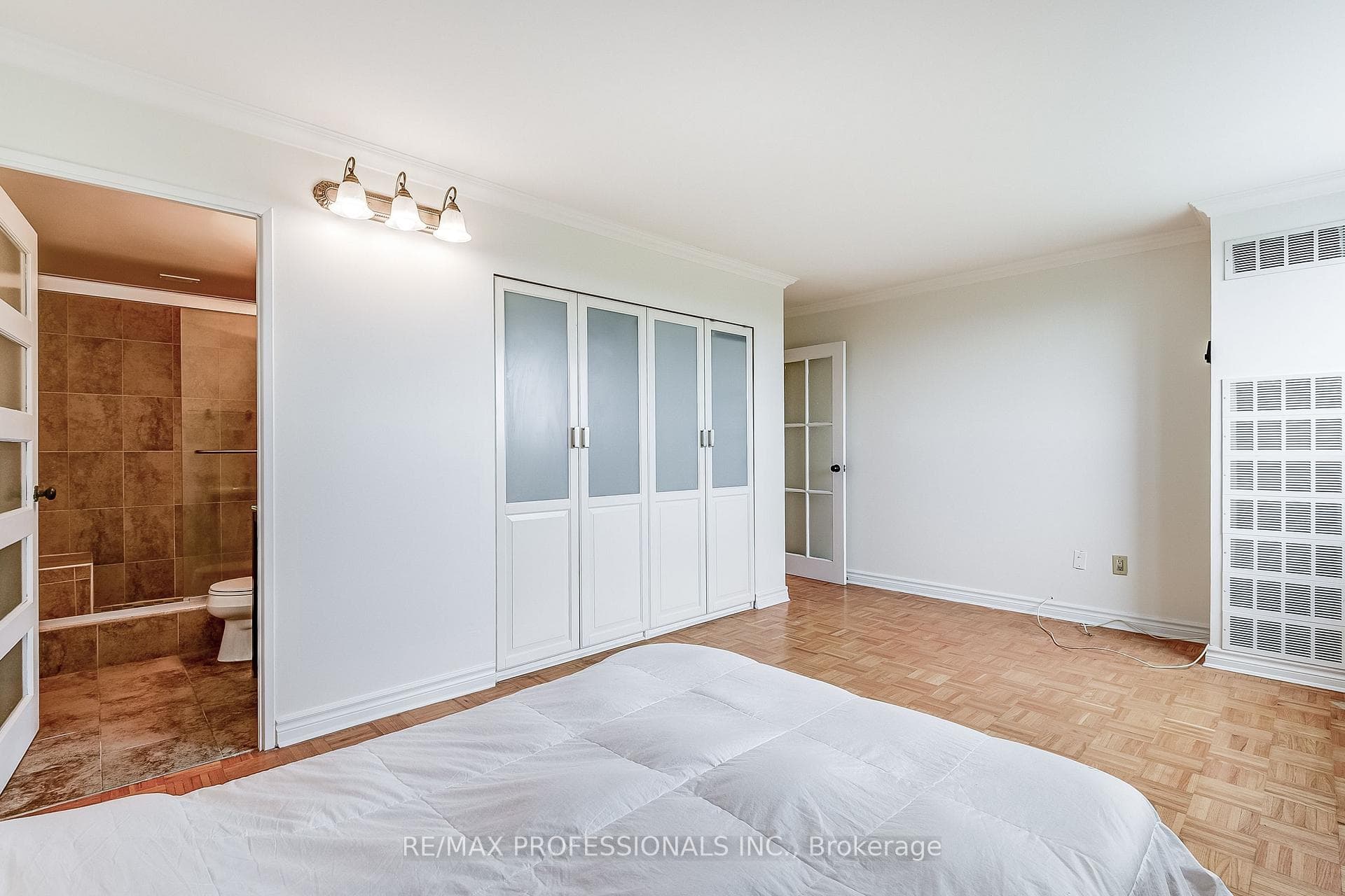 260 Scarlett Road Unit 2013 photo 18