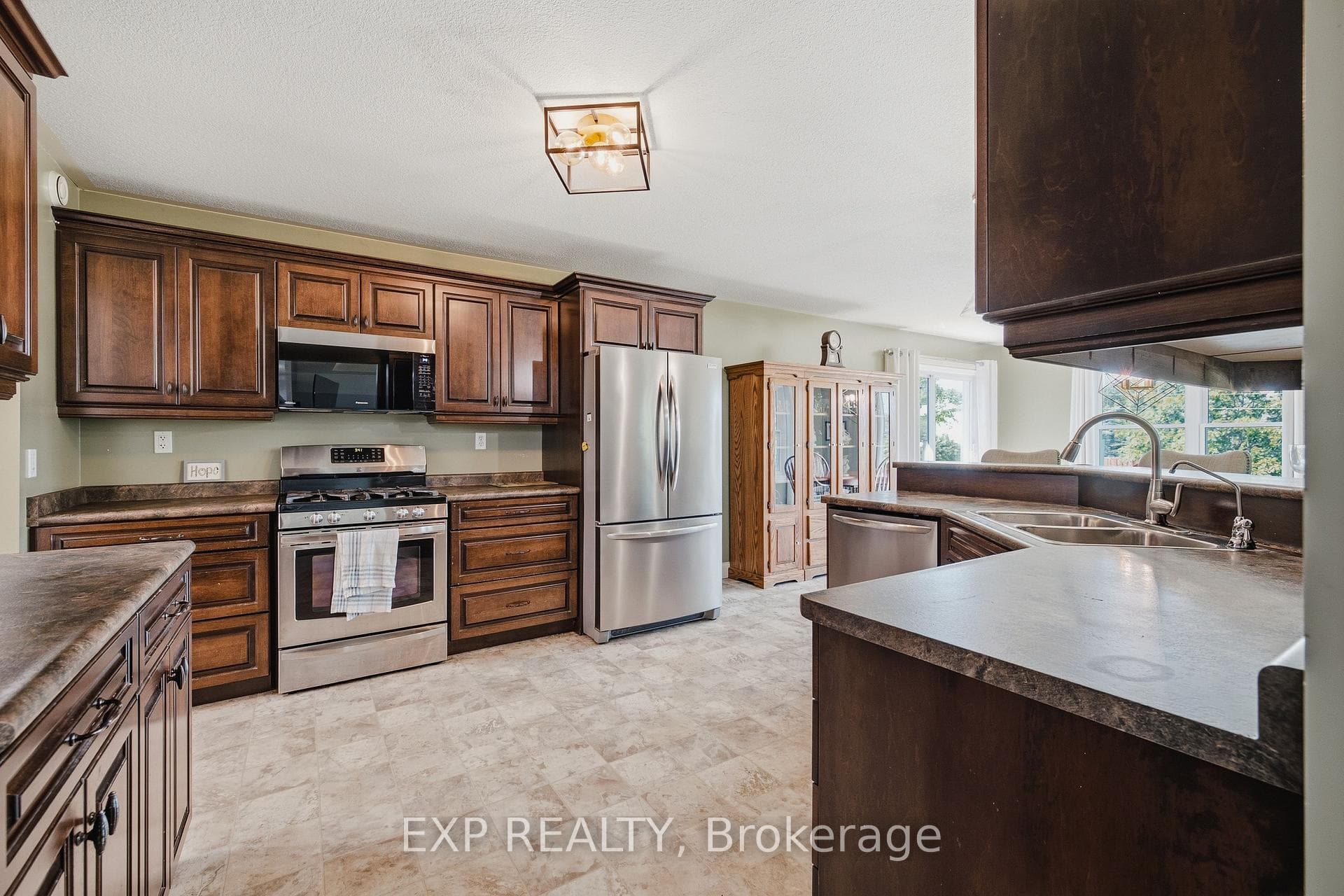 14 Regency Drive photo 12