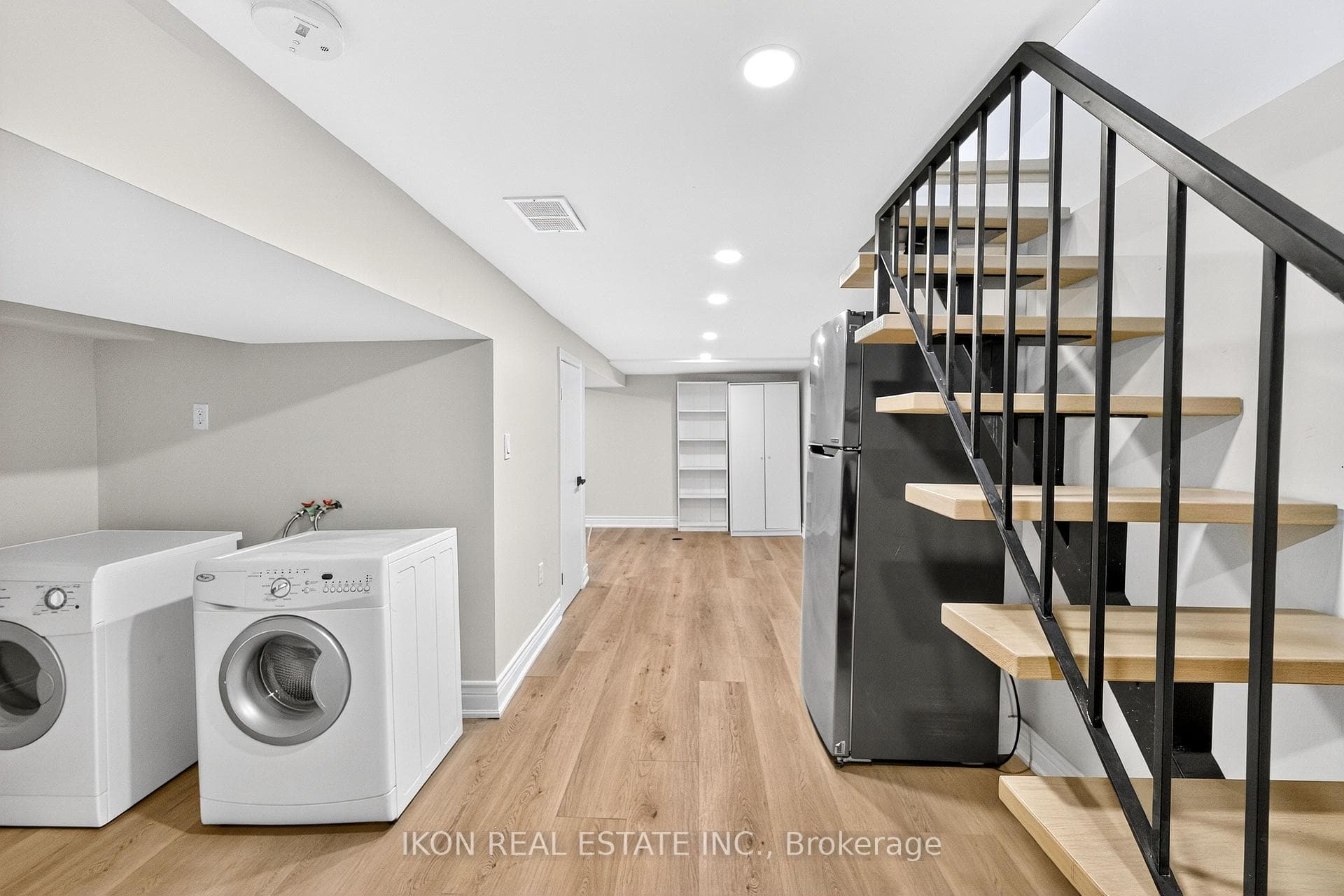 475 Delaware Avenue photo 23